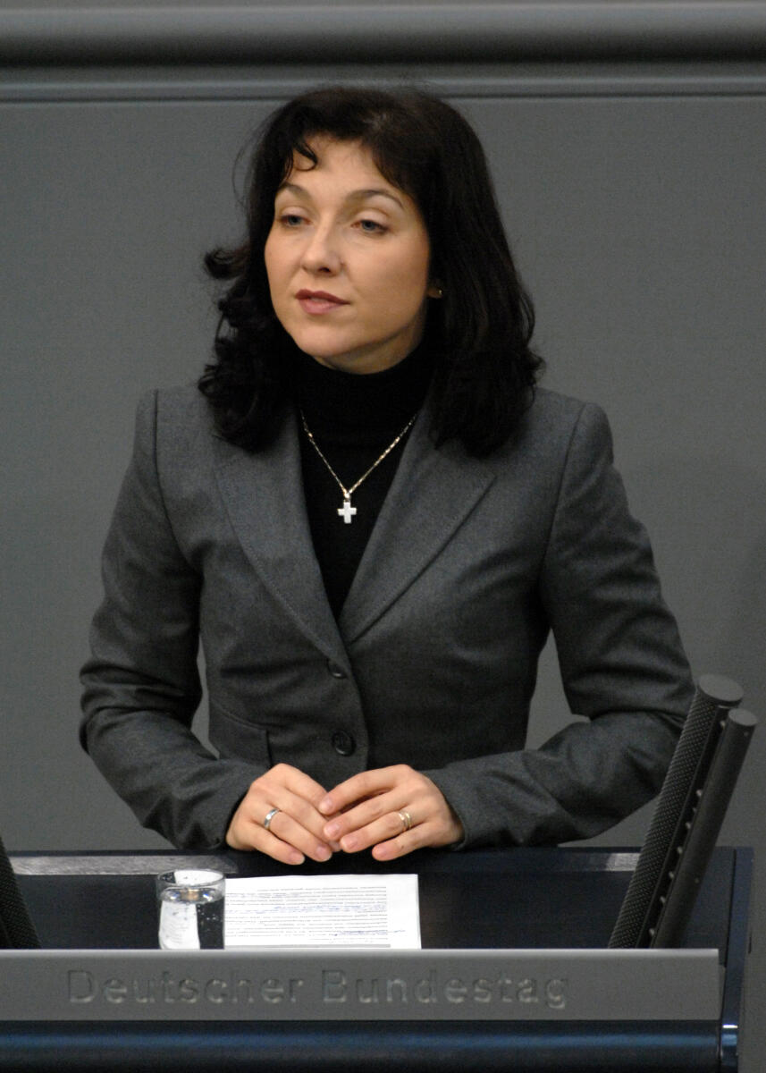 Katherina Reiche, CDU/CSU, Bundestagsabgeordnete, Abgeordnete, Mitglied des Deutschen Bundestages, MdB, Rede, Deutscher Bundestag, 193. Sitzung, TOP 2, Thema: Aussprache zur Reg.-Erkl. zum Europäischen Rat, Redner 5.; Rednerpult. Reiche, Katherina Katherina Reiche, CDU/CSU, Bundestagsabgeordnete, Abgeordnete, Mitglied des Deutschen Bundestages, MdB, Rede, Deutscher Bundestag, 193. Sitzung, TOP 2, Thema: Aussprache zur Reg.-Erkl. zum Europäischen Rat, Redner 5.; Rednerpult.