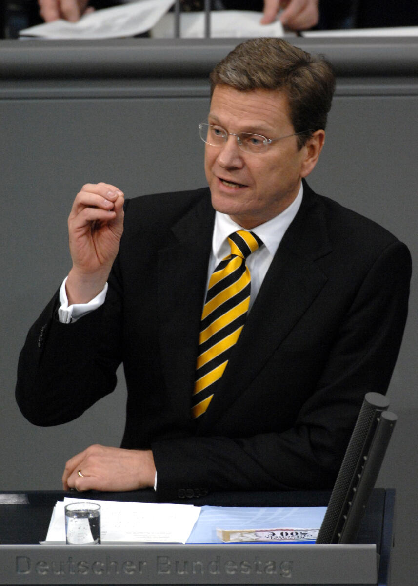 Dr. Guido Westerwelle, FDP, Bundestagsabgeordneter, Abgeordneter, Mitglied des Deutschen Bundestages, MdB, Rede, Deutscher Bundestag, 193. Sitzung, TOP 2, Thema: Aussprache zur Reg.-Erkl. zum Europäischen Rat, Redner 2.; Rednerpult. Westerwelle, Guido Dr. Guido Westerwelle, FDP, Bundestagsabgeordneter, Abgeordneter, Mitglied des Deutschen Bundestages, MdB, Rede, Deutscher Bundestag, 193. Sitzung, TOP 2, Thema: Aussprache zur Reg.-Erkl. zum Europäischen Rat, Redner 2.; Rednerpult.