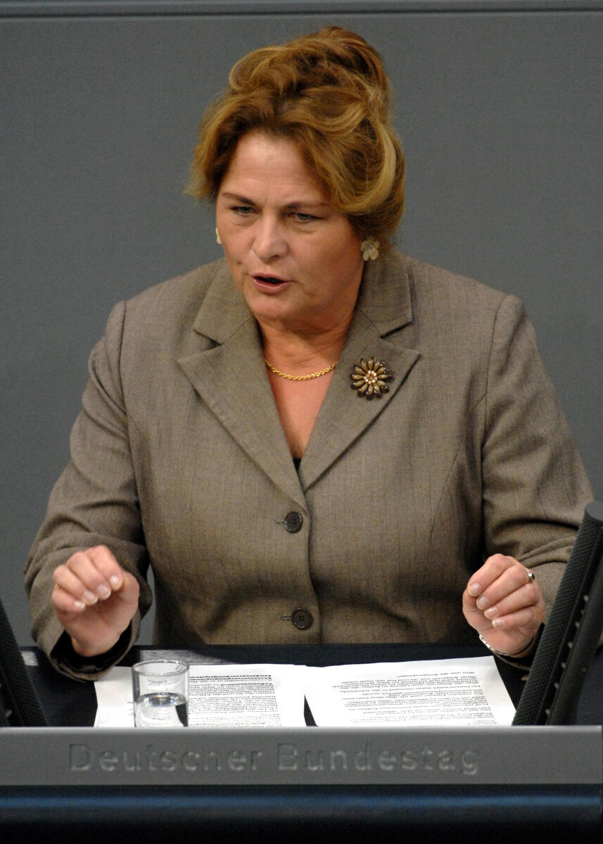 Maria Michalk, CDU/CSU, Bundestagsabgeordnete, Abgeordnete, Mitglied des Deutschen Bundestages, MdB, Rede, Deutscher Bundestag, 193. Sitzung, TOP 3, Thema: Rentenrecht, Redner 2.; Rednerpult. Michalk, Maria Maria Michalk, CDU/CSU, Bundestagsabgeordnete, Abgeordnete, Mitglied des Deutschen Bundestages, MdB, Rede, Deutscher Bundestag, 193. Sitzung, TOP 3, Thema: Rentenrecht, Redner 2.; Rednerpult.