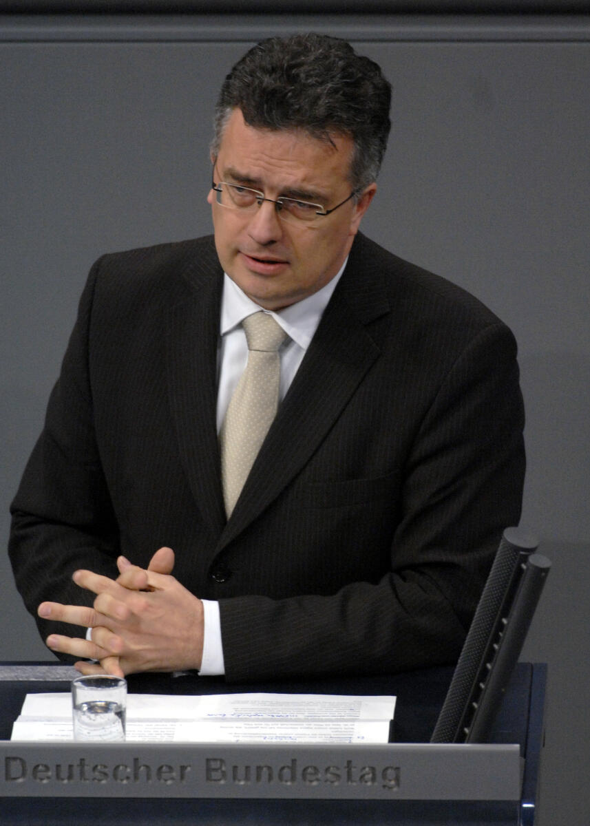 Markus Löning, FDP, Bundestagsabgeordneter, Abgeordneter, Mitglied des Deutschen Bundestages, MdB, Rede, Deutscher Bundestag, 185. Sitzung, TOP 3, Thema: Antisemitismus, Redner 7.; Rednerpult. Löning, Markus Markus Löning, FDP, Bundestagsabgeordneter, Abgeordneter, Mitglied des Deutschen Bundestages, MdB, Rede, Deutscher Bundestag, 185. Sitzung, TOP 3, Thema: Antisemitismus, Redner 7.; Rednerpult.