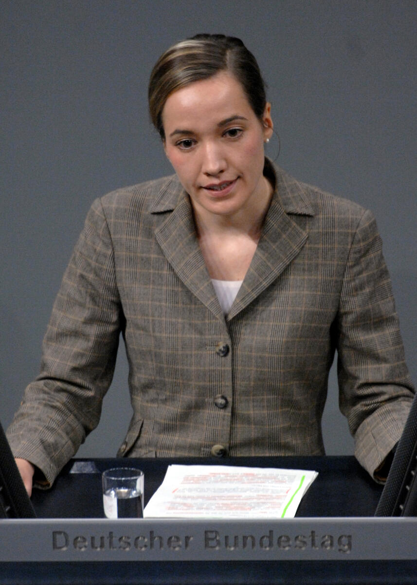 Kristina Köhler, CDU/CSU, Bundestagsabgeordnete, Abgeordnete, Mitglied des Deutschen Bundestages, MdB, Rede, Deutscher Bundestag, 185. Sitzung, TOP 3, Thema: Antisemitismus, Redner 6.; Rednerpult. Köhler, Kristina Kristina Köhler, CDU/CSU, Bundestagsabgeordnete, Abgeordnete, Mitglied des Deutschen Bundestages, MdB, Rede, Deutscher Bundestag, 185. Sitzung, TOP 3, Thema: Antisemitismus, Redner 6.; Rednerpult.