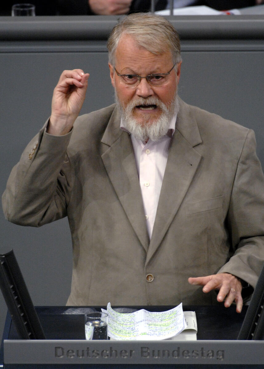 Nachtwei, Winfried Winfried Nachtwei, Bündnis 90/Die Grünen, Bundestagsabgeordneter, Abgeordneter, Mitglied des Deutschen Bundestages, MdB, Rede, Deutscher Bundestag, 185. Sitzung, TOP 2, Thema: OEF-Mandat, Redner 5.; Rednerpult.