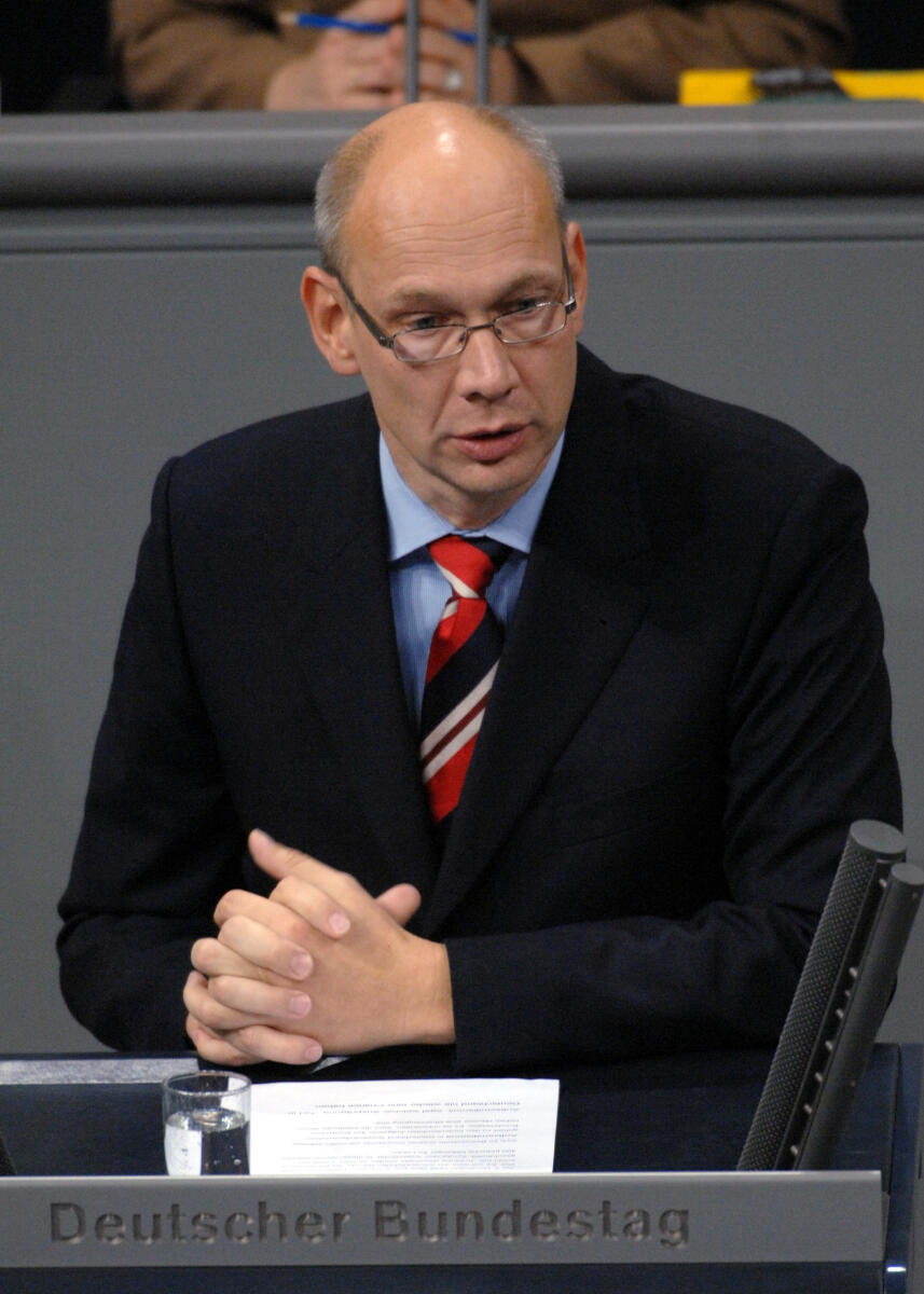 Christian Ahrendt, FDP, Bundestagsabgeordneter, Abgeordneter, Mitglied des Deutschen Bundestages, MdB, Rede, Deutscher Bundestag, 185. Sitzung, TOP 3, Thema: Antisemitismus, Redner 2.; Rednerpult. Ahrendt, Christian Christian Ahrendt, FDP, Bundestagsabgeordneter, Abgeordneter, Mitglied des Deutschen Bundestages, MdB, Rede, Deutscher Bundestag, 185. Sitzung, TOP 3, Thema: Antisemitismus, Redner 2.; Rednerpult.