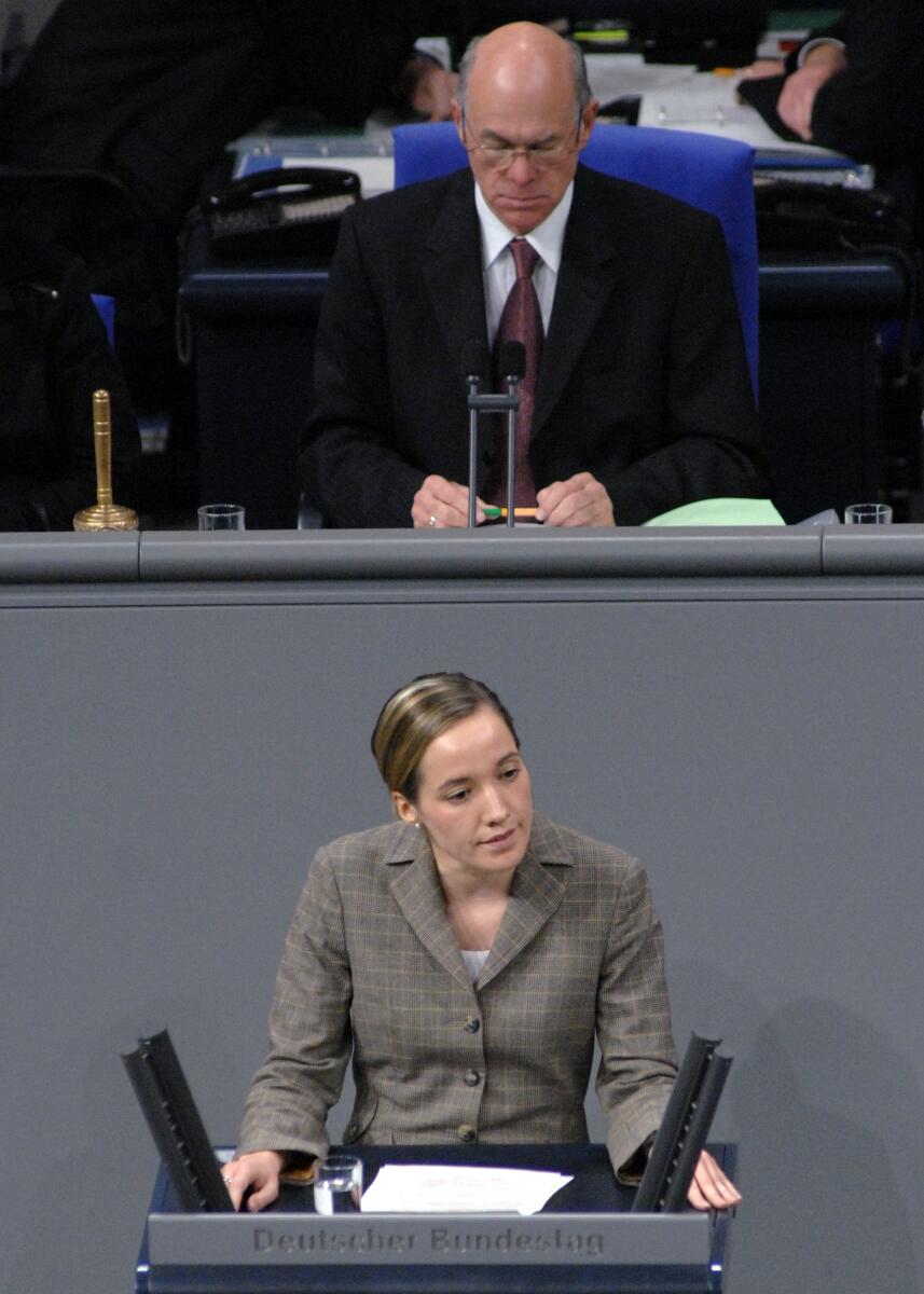 Kristina Köhler, CDU/CSU, Bundestagsabgeordnete, Abgeordnete, Mitglied des Deutschen Bundestages, MdB, Rede, Deutscher Bundestag, 185. Sitzung, TOP 3, Thema: Antisemitismus, Vorsitz: Bundestagspräsident Prof. Dr. Norbert Lammert, CDU/CSU.; Rednerpult. Köhler, Kristina; Lammert, Norbert Kristina Köhler, CDU/CSU, Bundestagsabgeordnete, Abgeordnete, Mitglied des Deutschen Bundestages, MdB, Rede, Deutscher Bundestag, 185. Sitzung, TOP 3, Thema: Antisemitismus, Vorsitz: Bundestagspräsident Prof. Dr. Norbert Lammert, CDU/CSU.; Rednerpult.