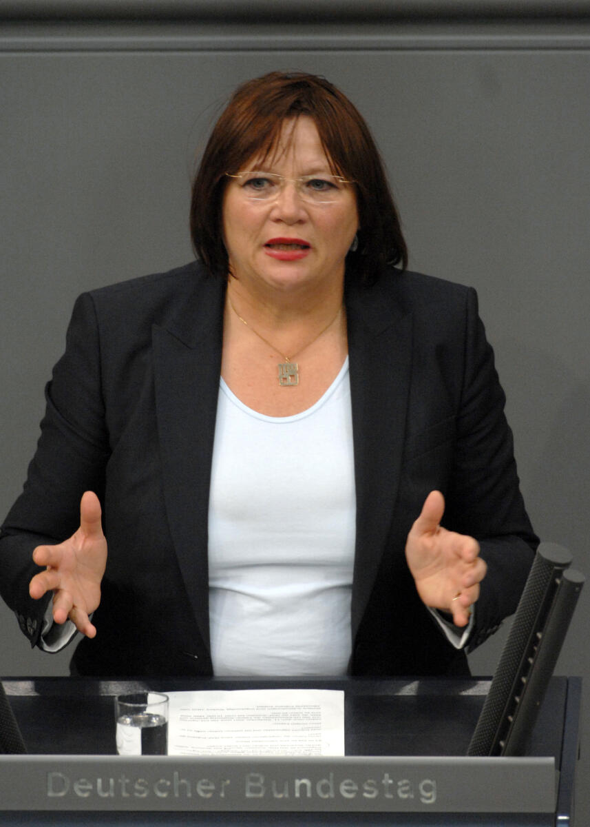 Monika Knoche, DIE LINKE., Bundestagsabgeordnete, Abgeordnete, Mitglied des Deutschen Bundestages, MdB, Rede, Deutscher Bundestag, 181. Sitzung, TOP 1, Thema: Bundeswehreinsatz in Afghanistan (ISAF), Redner 4.; Rednerpult. Knoche, Monika Monika Knoche, DIE LINKE., Bundestagsabgeordnete, Abgeordnete, Mitglied des Deutschen Bundestages, MdB, Rede, Deutscher Bundestag, 181. Sitzung, TOP 1, Thema: Bundeswehreinsatz in Afghanistan (ISAF), Redner 4.; Rednerpult.