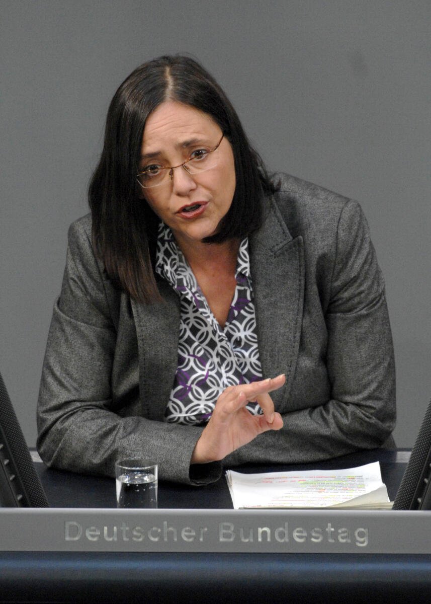 Kerstin Müller, Bündnis 90/Die Grünen, Bundestagsabgeordnete, Abgeordnete, Mitglied des Deutschen Bundestages, MdB, Rede, Deutscher Bundestag, 181. Sitzung, TOP 1, Thema: Bundeswehreinsatz in Afghanistan (ISAF), Redner 5.; Rednerpult. Müller, Kerstin Kerstin Müller, Bündnis 90/Die Grünen, Bundestagsabgeordnete, Abgeordnete, Mitglied des Deutschen Bundestages, MdB, Rede, Deutscher Bundestag, 181. Sitzung, TOP 1, Thema: Bundeswehreinsatz in Afghanistan (ISAF), Redner 5.; Rednerpult.
