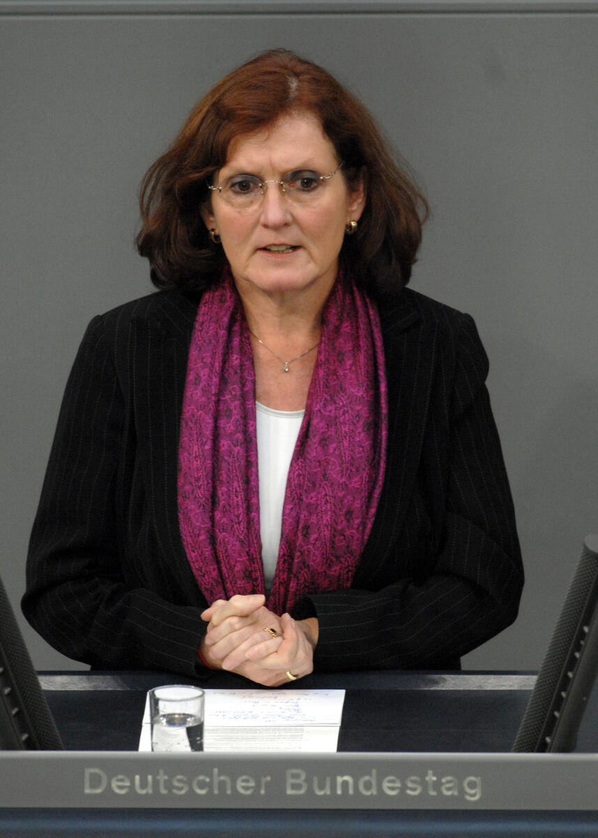 Ursula Mogg, SPD, Bundestagsabgeordnete, Abgeordnete, Mitglied des Deutschen Bundestages, MdB, Rede, Deutscher Bundestag, 181. Sitzung, TOP 1, Thema: Bundeswehreinsatz in Afghanistan (ISAF), Redner 10.; Rednerpult. Mogg, Ursula Ursula Mogg, SPD, Bundestagsabgeordnete, Abgeordnete, Mitglied des Deutschen Bundestages, MdB, Rede, Deutscher Bundestag, 181. Sitzung, TOP 1, Thema: Bundeswehreinsatz in Afghanistan (ISAF), Redner 10.; Rednerpult.