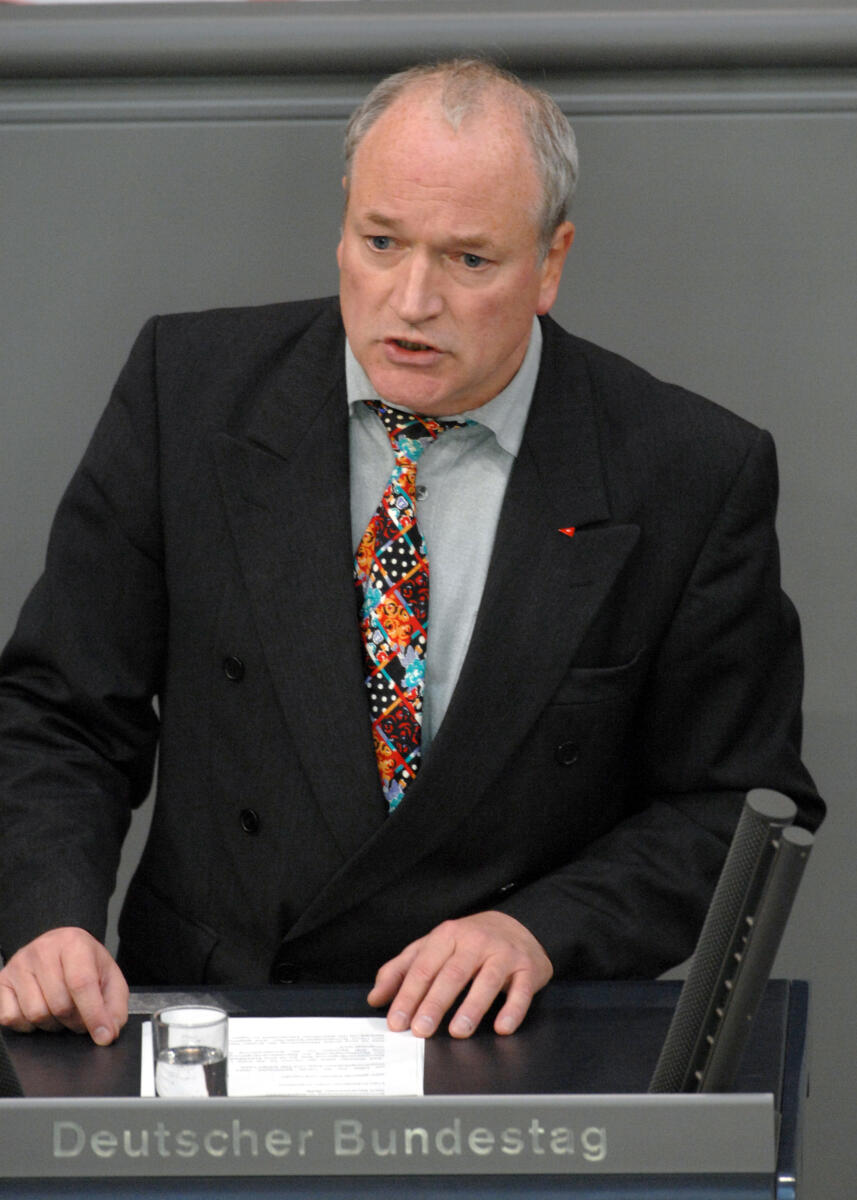 Gert Winkelmeier, fraktionslos, Bundestagsabgeordneter, Abgeordneter, Mitglied des Deutschen Bundestages, MdB, Rede, Deutscher Bundestag, 181. Sitzung, TOP 1, Thema: Bundeswehreinsatz in Afghanistan (ISAF), Redner 11.; Rednerpult. Winkelmeier, Gert Gert Winkelmeier, fraktionslos, Bundestagsabgeordneter, Abgeordneter, Mitglied des Deutschen Bundestages, MdB, Rede, Deutscher Bundestag, 181. Sitzung, TOP 1, Thema: Bundeswehreinsatz in Afghanistan (ISAF), Redner 11.; Rednerpult.