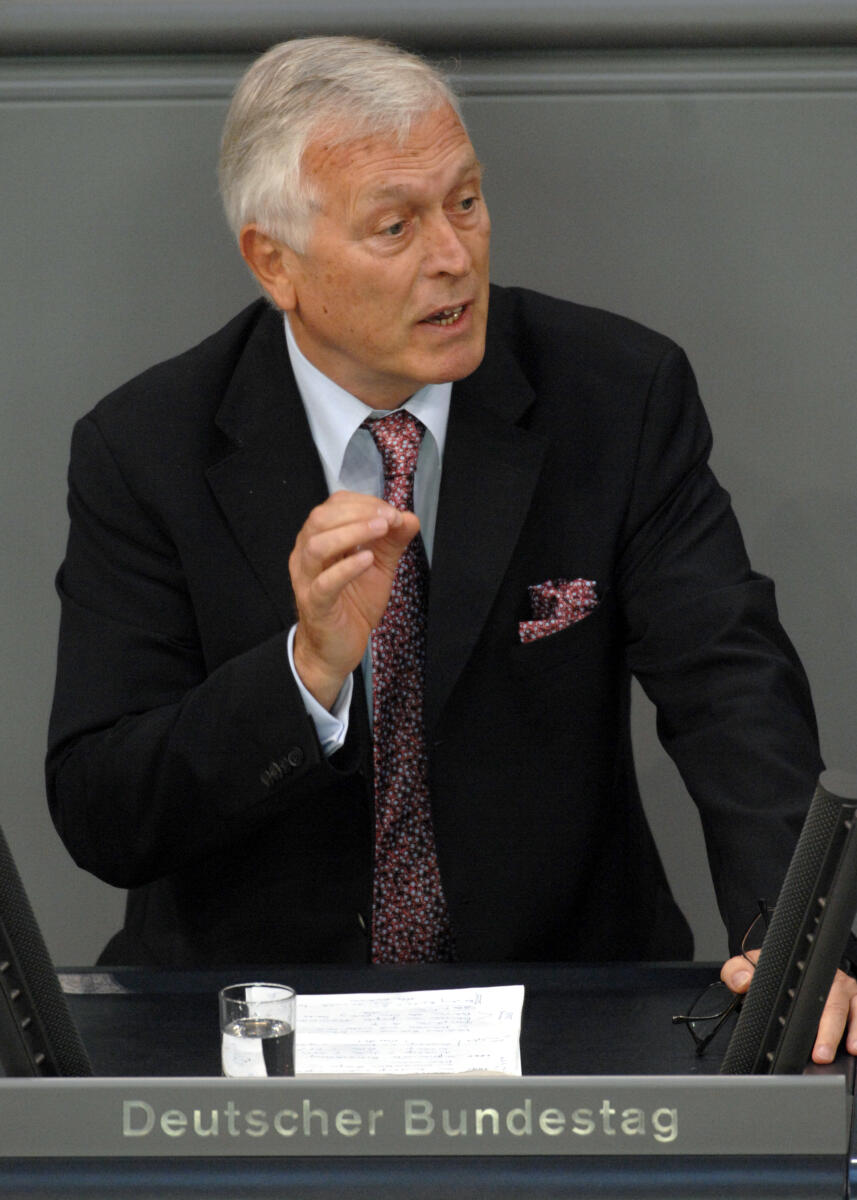 Bernd Schmidbauer, CDU/CSU, Bundestagsabgeordneter, Abgeordneter, Mitglied des Deutschen Bundestages, MdB, Rede, Deutscher Bundestag, 181. Sitzung, TOP 1, Thema: Bundeswehreinsatz in Afghanistan (ISAF), Redner 12.; Rednerpult. Schmidbauer, Bernd Bernd Schmidbauer, CDU/CSU, Bundestagsabgeordneter, Abgeordneter, Mitglied des Deutschen Bundestages, MdB, Rede, Deutscher Bundestag, 181. Sitzung, TOP 1, Thema: Bundeswehreinsatz in Afghanistan (ISAF), Redner 12.; Rednerpult.