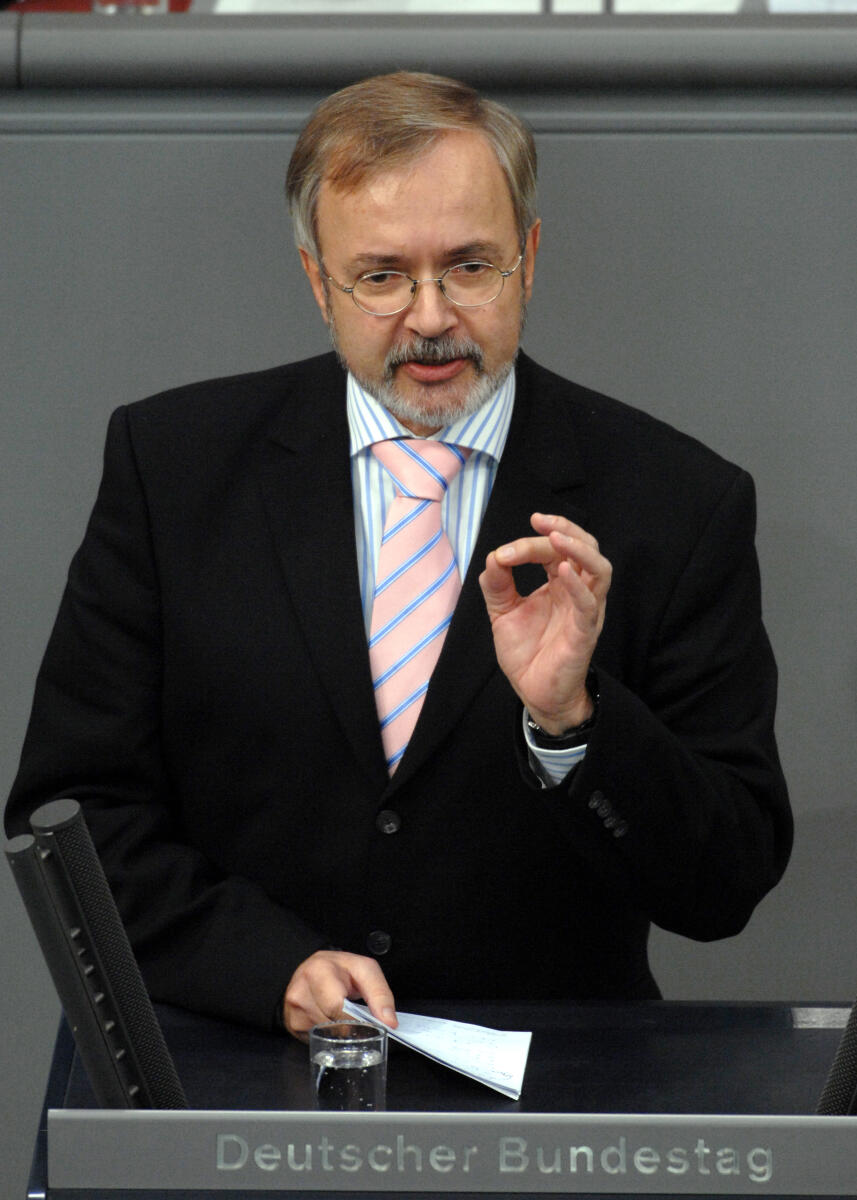 Dr. Werner Hoyer, FDP, Bundestagsabgeordneter, Abgeordneter, Mitglied des Deutschen Bundestages, MdB, Rede, Deutscher Bundestag, 181. Sitzung, TOP 1, Thema: Bundeswehreinsatz in Afghanistan (ISAF), Redner 2.; Rednerpult. Hoyer, Werner Dr. Werner Hoyer, FDP, Bundestagsabgeordneter, Abgeordneter, Mitglied des Deutschen Bundestages, MdB, Rede, Deutscher Bundestag, 181. Sitzung, TOP 1, Thema: Bundeswehreinsatz in Afghanistan (ISAF), Redner 2.; Rednerpult.