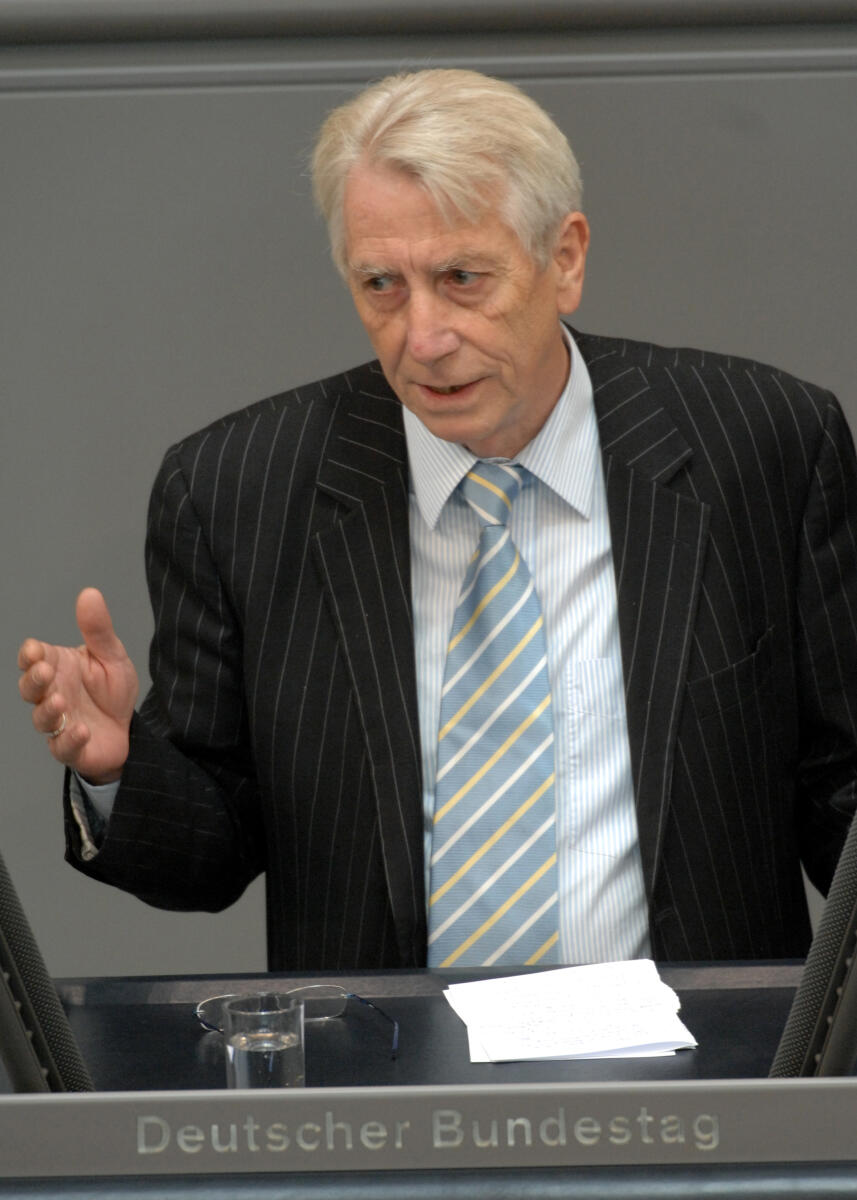Wolfgang Gehrcke, DIE LINKE., Bundestagsabgeordneter, Abgeordneter, Mitglied des Deutschen Bundestages, MdB, Rede, Deutscher Bundestag, 172. Sitzung, TOP 6, Thema: China-Politik, Redner 5.; Rednerpult. Gehrcke, Wolfgang Wolfgang Gehrcke, DIE LINKE., Bundestagsabgeordneter, Abgeordneter, Mitglied des Deutschen Bundestages, MdB, Rede, Deutscher Bundestag, 172. Sitzung, TOP 6, Thema: China-Politik, Redner 5.; Rednerpult.