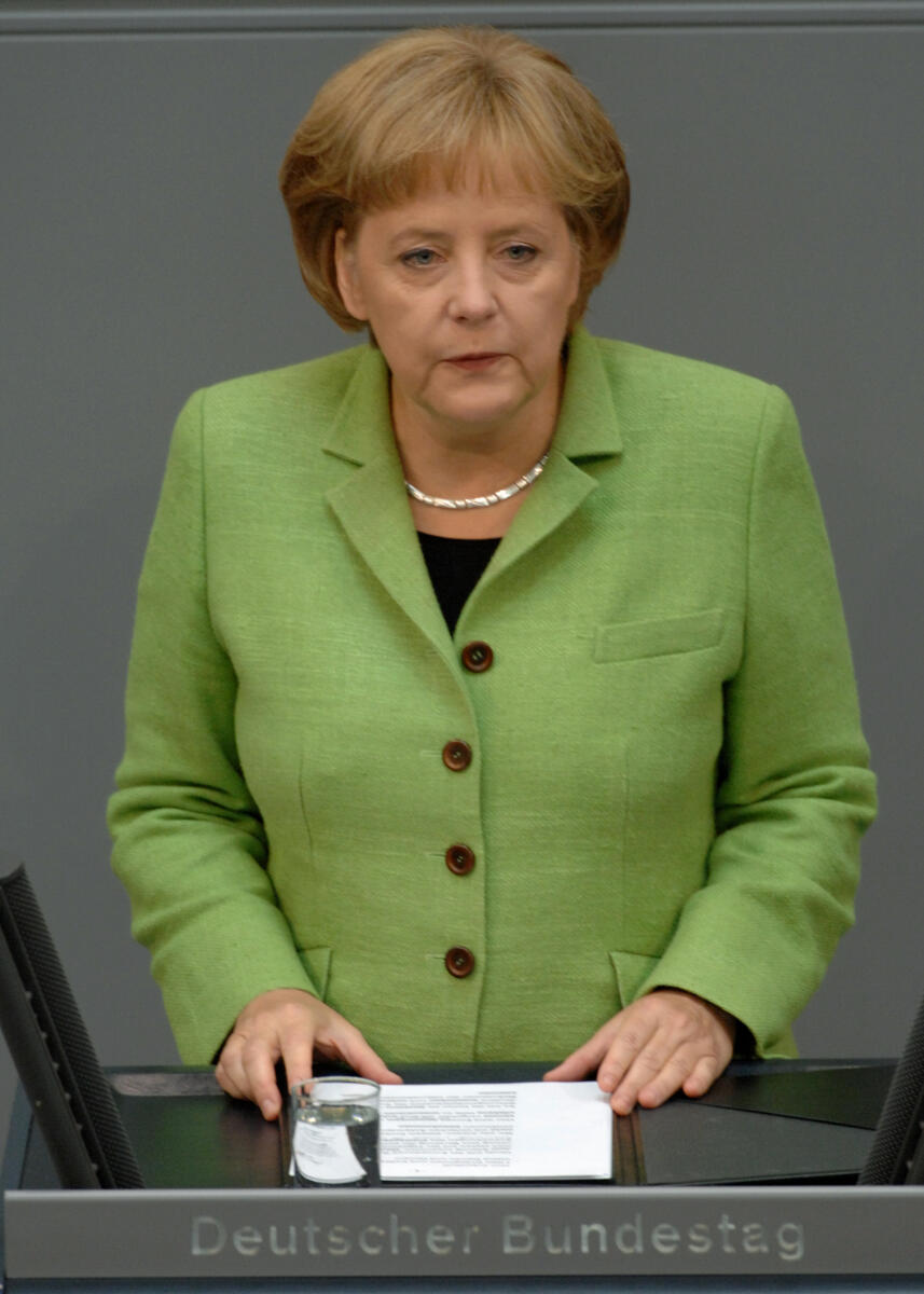 Merkel, Angela Dr. Angela Merkel, CDU/CSU, Bundeskanzlerin, Bundestagsabgeordnete, Abgeordnete, Mitglied des Deutschen Bundestages, MdB, Rede, Deutscher Bundestag, 169. Sitzung, TOP 3, Thema: Reg.-Erkl.: Europäischer Rat in Brüssel, Redner 1.; Rednerpult.