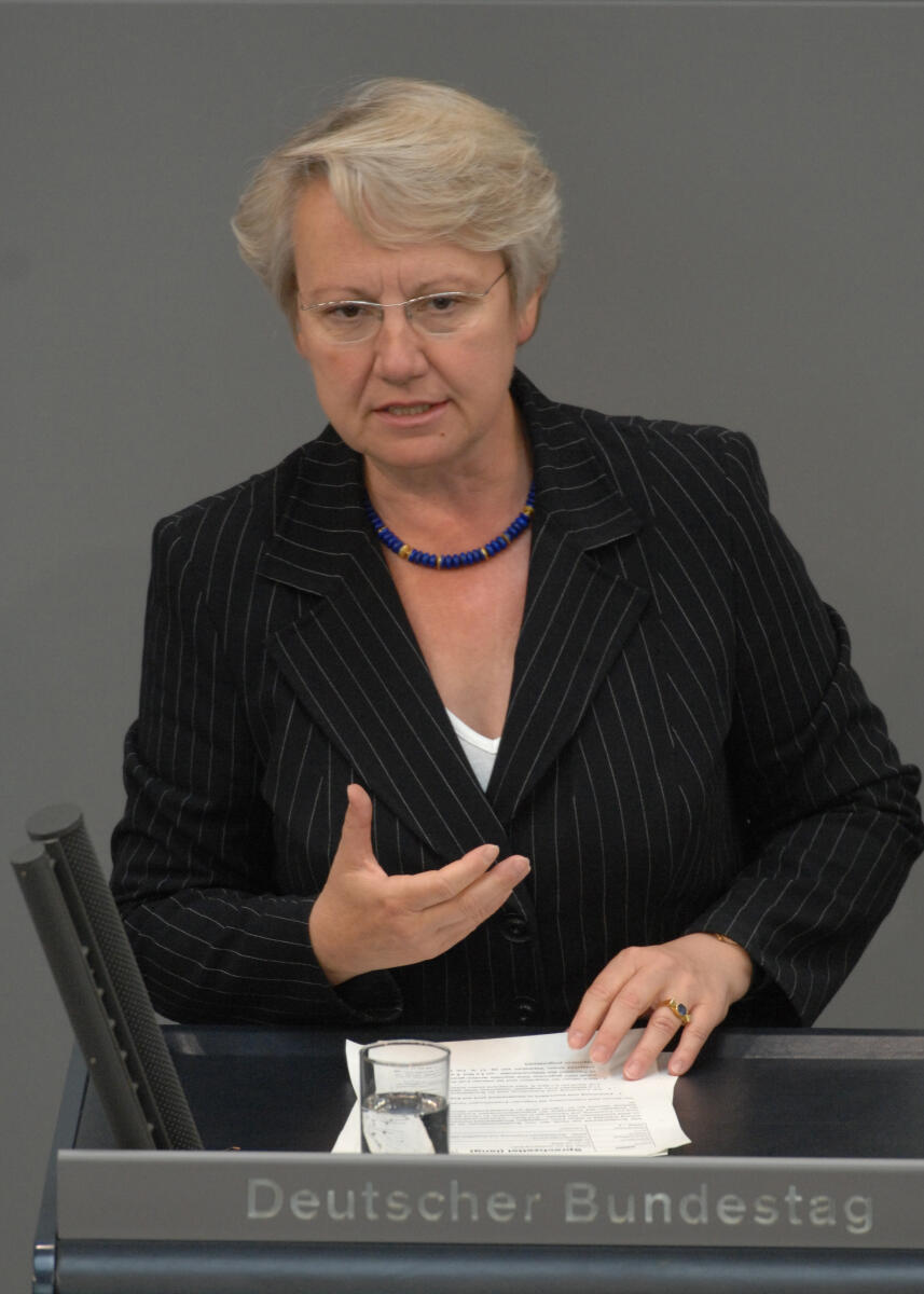 Dr. Annette Schavan, BMin., CDU/CSU, Bundestagsabgeordnete, Abgeordnete, Mitglied des Deutschen Bundestages, MdB, Rede, Deutscher Bundestag, 163. Sitzung, TOP 4, Thema: Forschung und Innovation, Redner 1.; Rednerpult. Schavan, Annette Dr. Annette Schavan, BMin., CDU/CSU, Bundestagsabgeordnete, Abgeordnete, Mitglied des Deutschen Bundestages, MdB, Rede, Deutscher Bundestag, 163. Sitzung, TOP 4, Thema: Forschung und Innovation, Redner 1.; Rednerpult.