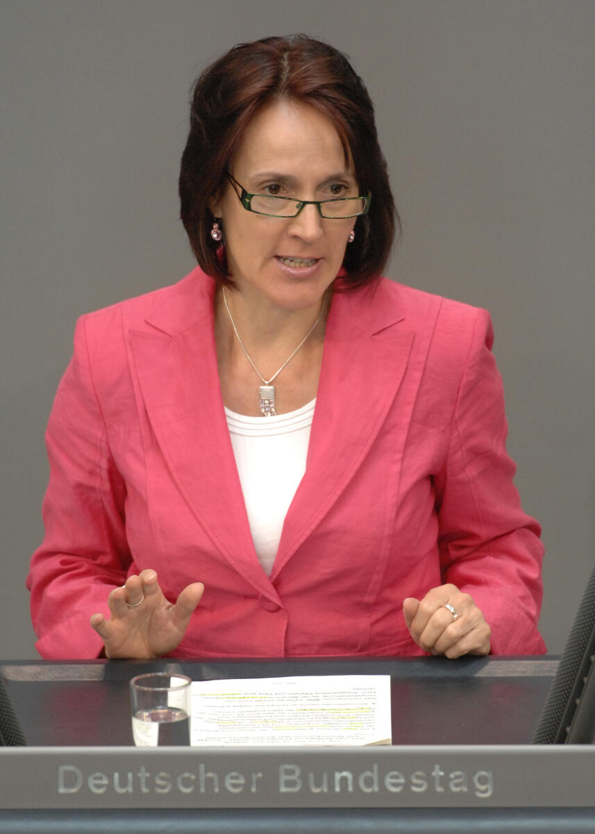 Angelika Brunkhorst, FDP, Bundestagsabgeordnete, Abgeordnete, Mitglied des Deutschen Bundestages, MdB, Rede, Deutscher Bundestag, 160. Sitzung, TOP 3, Thema: Naturschutz, Redner 2.; Rednerpult. Brunkhorst, Angelika Angelika Brunkhorst, FDP, Bundestagsabgeordnete, Abgeordnete, Mitglied des Deutschen Bundestages, MdB, Rede, Deutscher Bundestag, 160. Sitzung, TOP 3, Thema: Naturschutz, Redner 2.; Rednerpult.