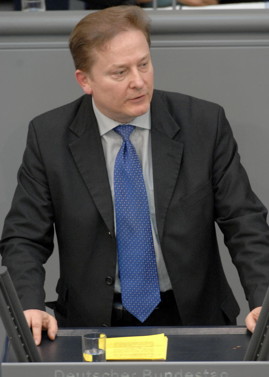 Henry Nitzsche, fraktionslos, Bundestagsabgeordneter, Abgeordneter, Mitglied des Deutschen Bundestages, MdB, Rede, Deutscher Bundestag, 157. Sitzung, TOP 3, Thema: Vertrag von Lissabon, Redner 11.; Rednerpult. Nitzsche, Henry Henry Nitzsche, fraktionslos, Bundestagsabgeordneter, Abgeordneter, Mitglied des Deutschen Bundestages, MdB, Rede, Deutscher Bundestag, 157. Sitzung, TOP 3, Thema: Vertrag von Lissabon, Redner 11.; Rednerpult.