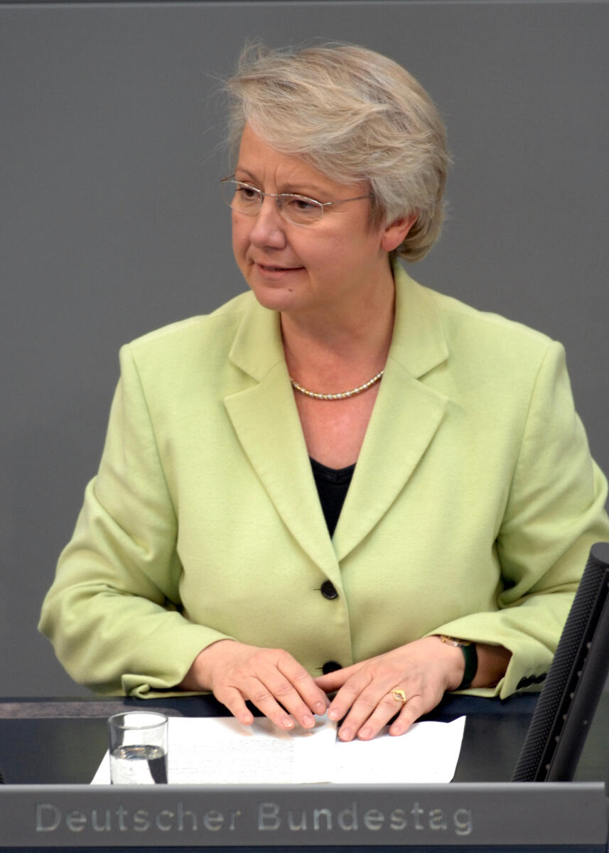 Dr. Annette Schavan, BMin., CDU/CSU, Bundestagsabgeordnete, Abgeordnete, Mitglied des Deutschen Bundestages, MdB, Rede, Deutscher Bundestag, 157. Sitzung, TOP 4, Thema: Berufsbildungsbericht 2008, Redner 1.; Rednerpult. Schavan, Annette Dr. Annette Schavan, BMin., CDU/CSU, Bundestagsabgeordnete, Abgeordnete, Mitglied des Deutschen Bundestages, MdB, Rede, Deutscher Bundestag, 157. Sitzung, TOP 4, Thema: Berufsbildungsbericht 2008, Redner 1.; Rednerpult.