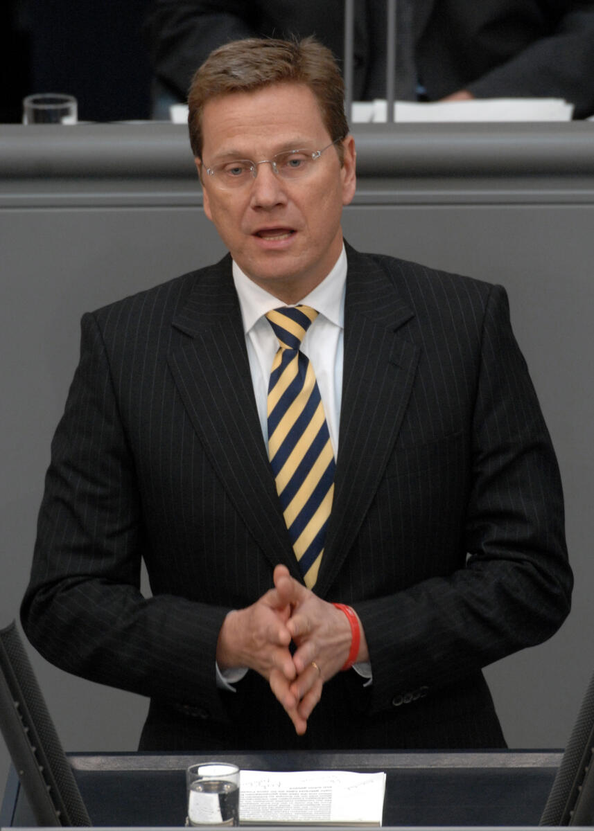 Dr. Guido Westerwelle, FDP, Bundestagsabgeordneter, Abgeordneter, Mitglied des Deutschen Bundestages, MdB, Rede, Deutscher Bundestag, 157. Sitzung, TOP 3, Thema: Vertrag von Lissabon, Redner 2.; Rednerpult. Westerwelle, Guido Dr. Guido Westerwelle, FDP, Bundestagsabgeordneter, Abgeordneter, Mitglied des Deutschen Bundestages, MdB, Rede, Deutscher Bundestag, 157. Sitzung, TOP 3, Thema: Vertrag von Lissabon, Redner 2.; Rednerpult.