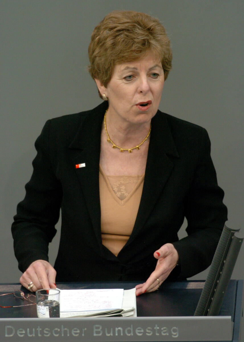 Dr. Angelica Schwall-Düren, SPD, Bundestagsabgeordnete, Abgeordnete, Mitglied des Deutschen Bundestages, MdB, Rede, Deutscher Bundestag, 157. Sitzung, TOP 3, Thema: Vertrag von Lissabon, Redner 6.; Rednerpult. Schwall-Düren, Angelica Dr. Angelica Schwall-Düren, SPD, Bundestagsabgeordnete, Abgeordnete, Mitglied des Deutschen Bundestages, MdB, Rede, Deutscher Bundestag, 157. Sitzung, TOP 3, Thema: Vertrag von Lissabon, Redner 6.; Rednerpult.
