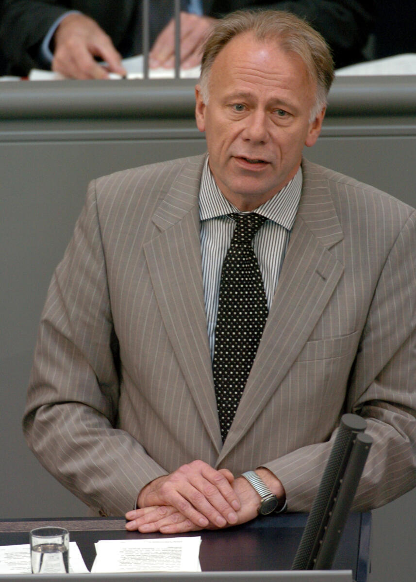 Jürgen Trittin, Bündnis 90/Die Grünen, Bundestagsabgeordneter, Abgeordneter, Mitglied des Deutschen Bundestages, MdB, Rede, Deutscher Bundestag, 157. Sitzung, TOP 3, Thema: Vertrag von Lissabon, Redner 5.; Rednerpult. Trittin, Jürgen Jürgen Trittin, Bündnis 90/Die Grünen, Bundestagsabgeordneter, Abgeordneter, Mitglied des Deutschen Bundestages, MdB, Rede, Deutscher Bundestag, 157. Sitzung, TOP 3, Thema: Vertrag von Lissabon, Redner 5.; Rednerpult.