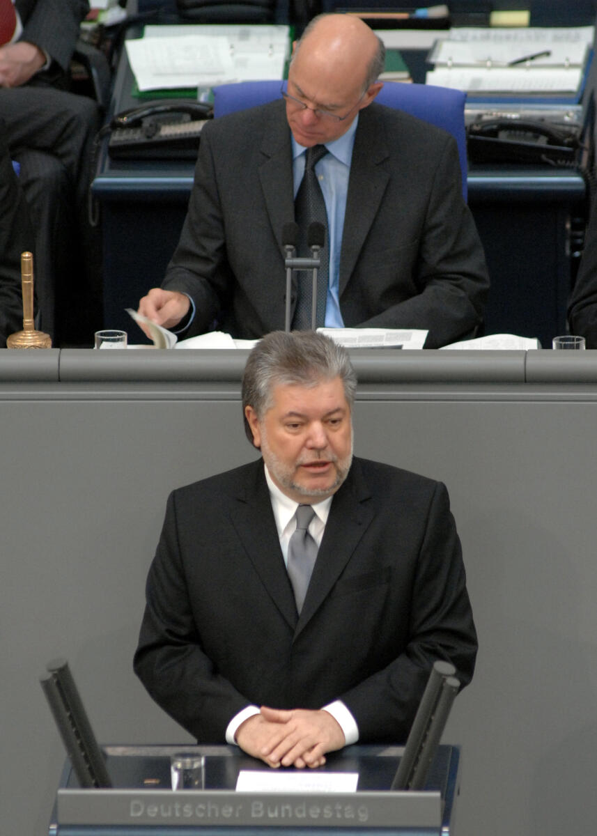 Kurt Beck, Min.Präs. Rheinland/Pfalz, SPD, Rede, Deutscher Bundestag, 157. Sitzung, TOP 3, Thema: Vertrag von Lissabon, Vorsitz: Bundestagspräsident Prof. Dr. Norbert Lammert, CDU/CSU.; Rednerpult. Beck, Kurt; Lammert, Norbert Kurt Beck, Min.Präs. Rheinland/Pfalz, SPD, Rede, Deutscher Bundestag, 157. Sitzung, TOP 3, Thema: Vertrag von Lissabon, Vorsitz: Bundestagspräsident Prof. Dr. Norbert Lammert, CDU/CSU.; Rednerpult.