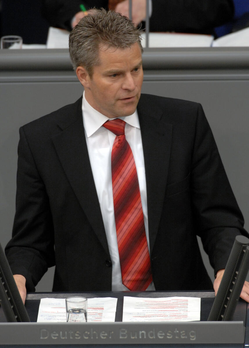 Dirk Becker, SPD, Bundestagsabgeordneter, Abgeordneter, Mitglied des Deutschen Bundestages, MdB, Rede, Deutscher Bundestag, 145. Sitzung, TOP 4, Thema: Erneuerbare Energien, Redner 5.; Rednerpult. Becker, Dirk Dirk Becker, SPD, Bundestagsabgeordneter, Abgeordneter, Mitglied des Deutschen Bundestages, MdB, Rede, Deutscher Bundestag, 145. Sitzung, TOP 4, Thema: Erneuerbare Energien, Redner 5.; Rednerpult.