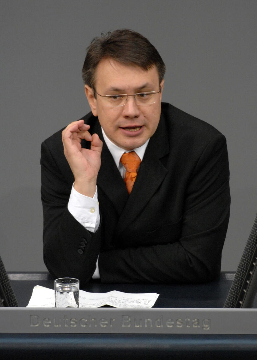 Dr. Georg Nüßlein, CDU/CSU, Bundestagsabgeordneter, Abgeordneter, Mitglied des Deutschen Bundestages, MdB, Rede, Deutscher Bundestag, 145. Sitzung, TOP 4, Thema: Erneuerbare Energien, Redner 14.; Rednerpult. Nüßlein, Georg Dr. Georg Nüßlein, CDU/CSU, Bundestagsabgeordneter, Abgeordneter, Mitglied des Deutschen Bundestages, MdB, Rede, Deutscher Bundestag, 145. Sitzung, TOP 4, Thema: Erneuerbare Energien, Redner 14.; Rednerpult.