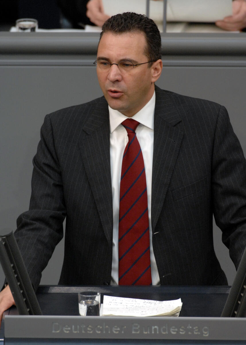 Dr. Joachim Pfeiffer, CDU/CSU, Bundestagsabgeordneter, Abgeordneter, Mitglied des Deutschen Bundestages, MdB, Rede, Deutscher Bundestag, 145. Sitzung, TOP 4, Thema: Erneuerbare Energien, Redner 9.; Rednerpult. Pfeiffer, Joachim Dr. Joachim Pfeiffer, CDU/CSU, Bundestagsabgeordneter, Abgeordneter, Mitglied des Deutschen Bundestages, MdB, Rede, Deutscher Bundestag, 145. Sitzung, TOP 4, Thema: Erneuerbare Energien, Redner 9.; Rednerpult.