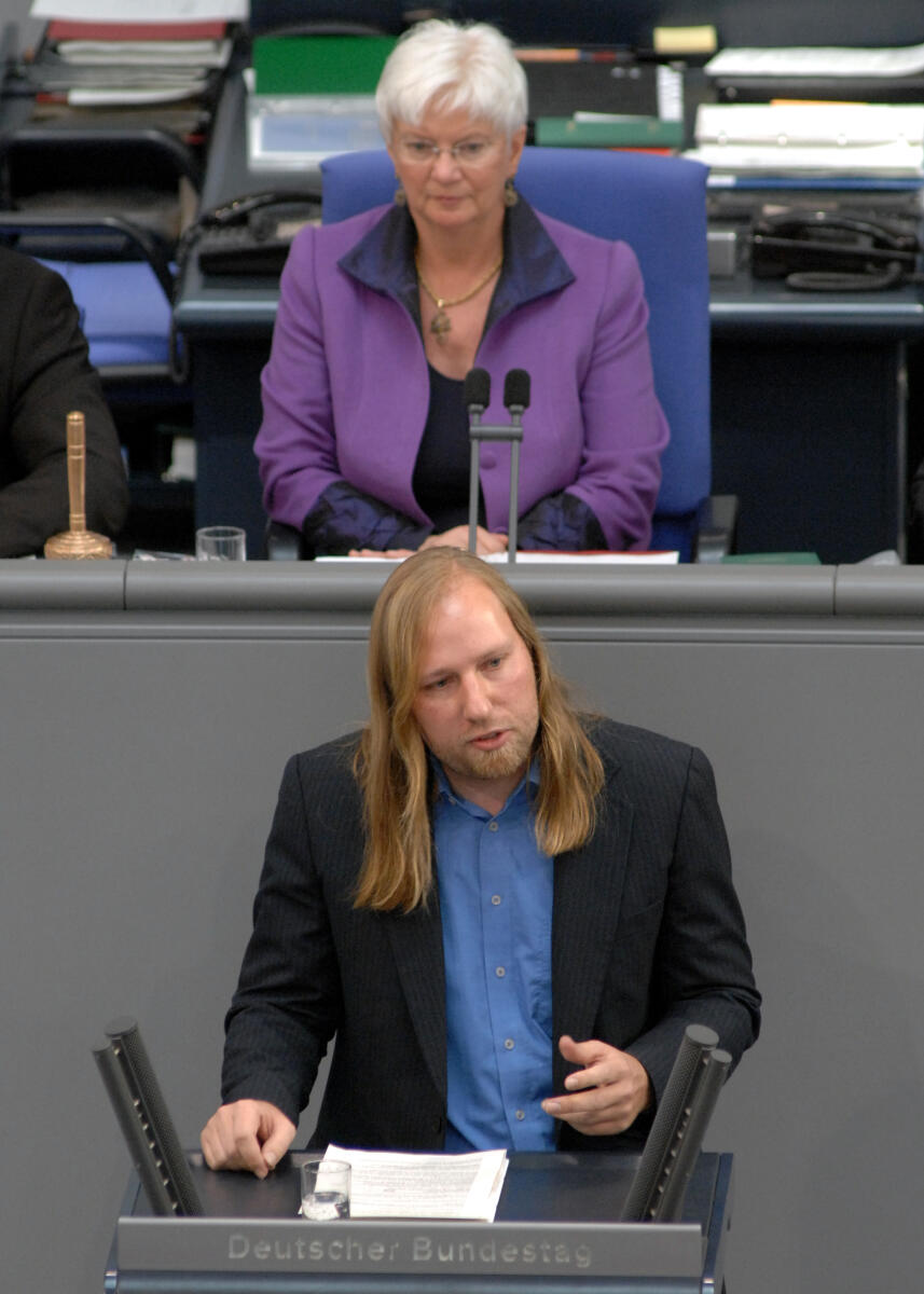 Dr. Anton Hofreiter, Bündnis 90/Die Grünen, Bundestagsabgeordneter, Abgeordneter, Mitglied des Deutschen Bundestages, MdB, Rede, Deutscher Bundestag, 145. Sitzung, TOP 5, Thema: Straßenbaubericht 2007, Redner 5. Vorsitz: Bundestagsvizepräsidentin Gerda Hasselfeldt, CDU/CSU.; Rednerpult. Hofreiter, Anton; Hasselfeldt, Gerda Dr. Anton Hofreiter, Bündnis 90/Die Grünen, Bundestagsabgeordneter, Abgeordneter, Mitglied des Deutschen Bundestages, MdB, Rede, Deutscher Bundestag, 145. Sitzung, TOP 5, Thema: Straßenbaubericht 2007, Redner 5. Vorsitz: Bundestagsvizepräsidentin Gerda Hasselfeldt, CDU/CSU.; Rednerpult.