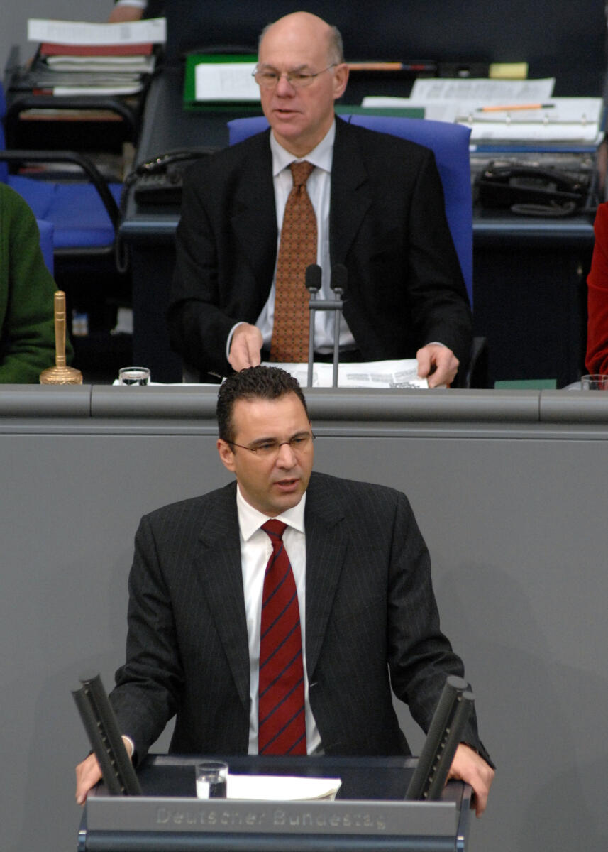 Dr. Joachim Pfeiffer, CDU/CSU, Bundestagsabgeordneter, Abgeordneter, Mitglied des Deutschen Bundestages, MdB, Rede, Deutscher Bundestag, 145. Sitzung, TOP 4, Thema: Erneuerbare Energien, Redner 9. Vorsitz: Bundestagspräsident Dr. Norbert Lammert, CDU/CSU.; Rednerpult. Lammert, Norbert; Pfeiffer, Joachim Dr. Joachim Pfeiffer, CDU/CSU, Bundestagsabgeordneter, Abgeordneter, Mitglied des Deutschen Bundestages, MdB, Rede, Deutscher Bundestag, 145. Sitzung, TOP 4, Thema: Erneuerbare Energien, Redner 9. Vorsitz: Bundestagspräsident Dr. Norbert Lammert, CDU/CSU.; Rednerpult.