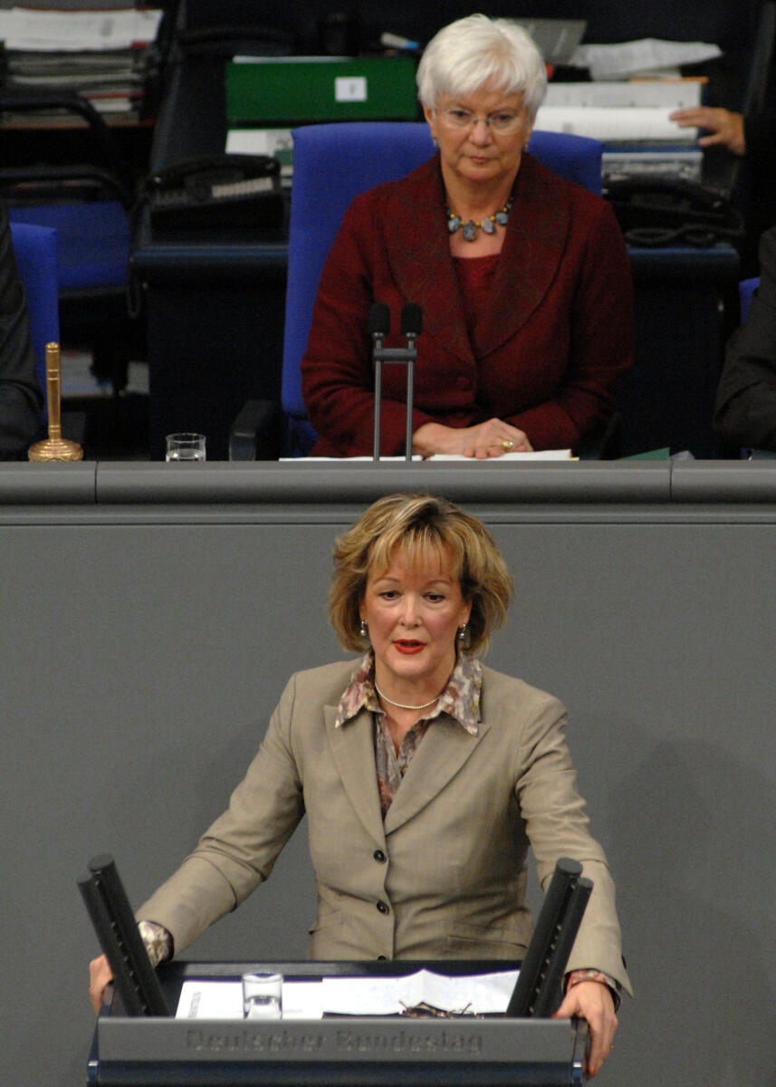 Gudrun Kopp, FDP, Bundestagsabgeordnete, Abgeordnete, Mitglied des Deutschen Bundestages, MdB, Rede, Deutscher Bundestag, 139. Sitzung, TOP 3, Thema: Jahreswirtschaftsbericht 2008, Vorsitz: Bundestagsvizepräsidentin Gerda Hasselfeldt, CDU/CSU.; Rednerpult. Hasselfeldt, Gerda; Kopp, Gudrun Gudrun Kopp, FDP, Bundestagsabgeordnete, Abgeordnete, Mitglied des Deutschen Bundestages, MdB, Rede, Deutscher Bundestag, 139. Sitzung, TOP 3, Thema: Jahreswirtschaftsbericht 2008, Vorsitz: Bundestagsvizepräsidentin Gerda Hasselfeldt, CDU/CSU.; Rednerpult.