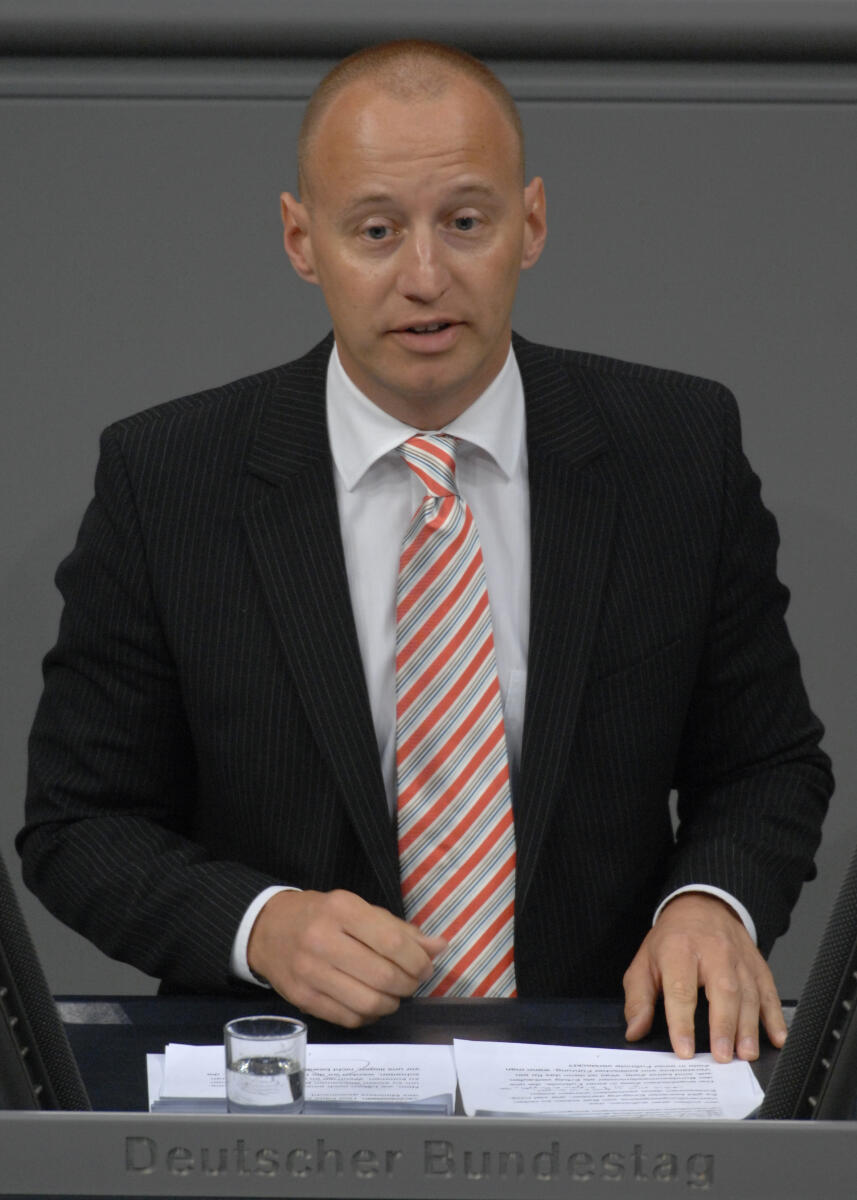 Michael Kauch, FDP, Bundestagsabgeordneter, Abgeordneter, Mitglied des Deutschen Bundestages, MdB, Rede, Deutscher Bundestag, 136. Sitzung, TOP 3, Thema: Klimaschutz, Redner 2.; Rednerpult. Kauch, Michael Michael Kauch, FDP, Bundestagsabgeordneter, Abgeordneter, Mitglied des Deutschen Bundestages, MdB, Rede, Deutscher Bundestag, 136. Sitzung, TOP 3, Thema: Klimaschutz, Redner 2.; Rednerpult.