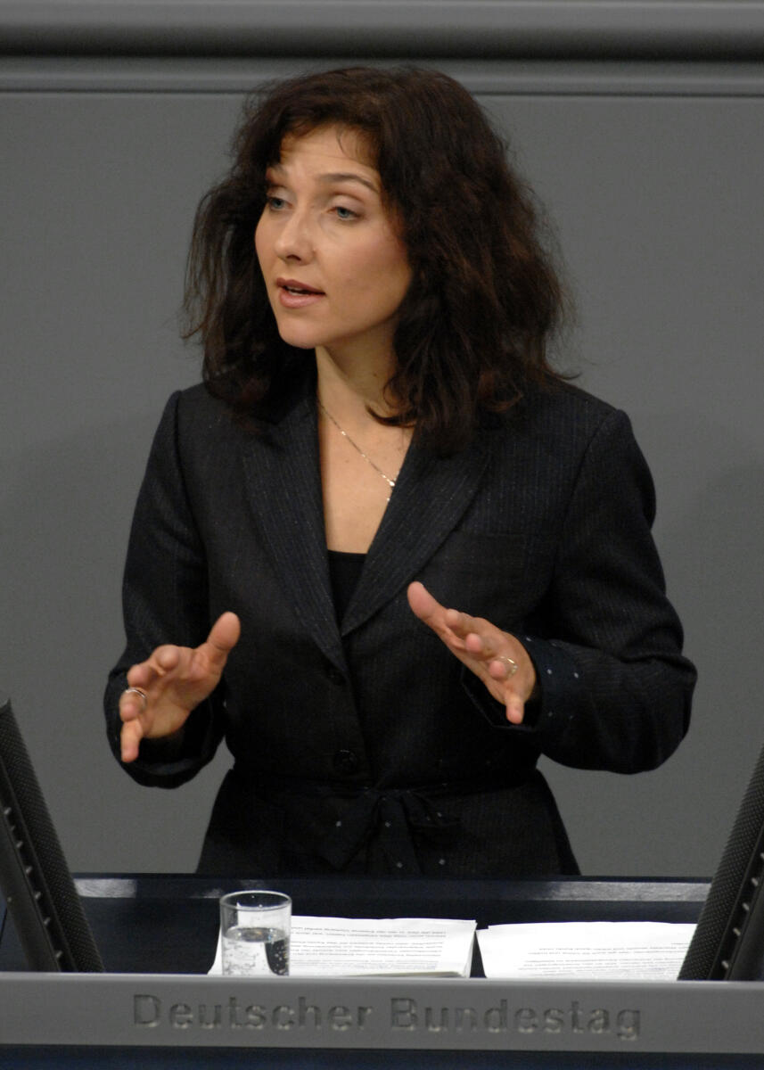 Katherina Reiche, CDU/CSU, Bundestagsabgeordnete, Abgeordnete, Mitglied des Deutschen Bundestages, MdB, Rede, Deutscher Bundestag, 136. Sitzung, TOP 3, Thema: Klimaschutz, Redner 3.; Rednerpult. Reiche, Katherina Katherina Reiche, CDU/CSU, Bundestagsabgeordnete, Abgeordnete, Mitglied des Deutschen Bundestages, MdB, Rede, Deutscher Bundestag, 136. Sitzung, TOP 3, Thema: Klimaschutz, Redner 3.; Rednerpult.