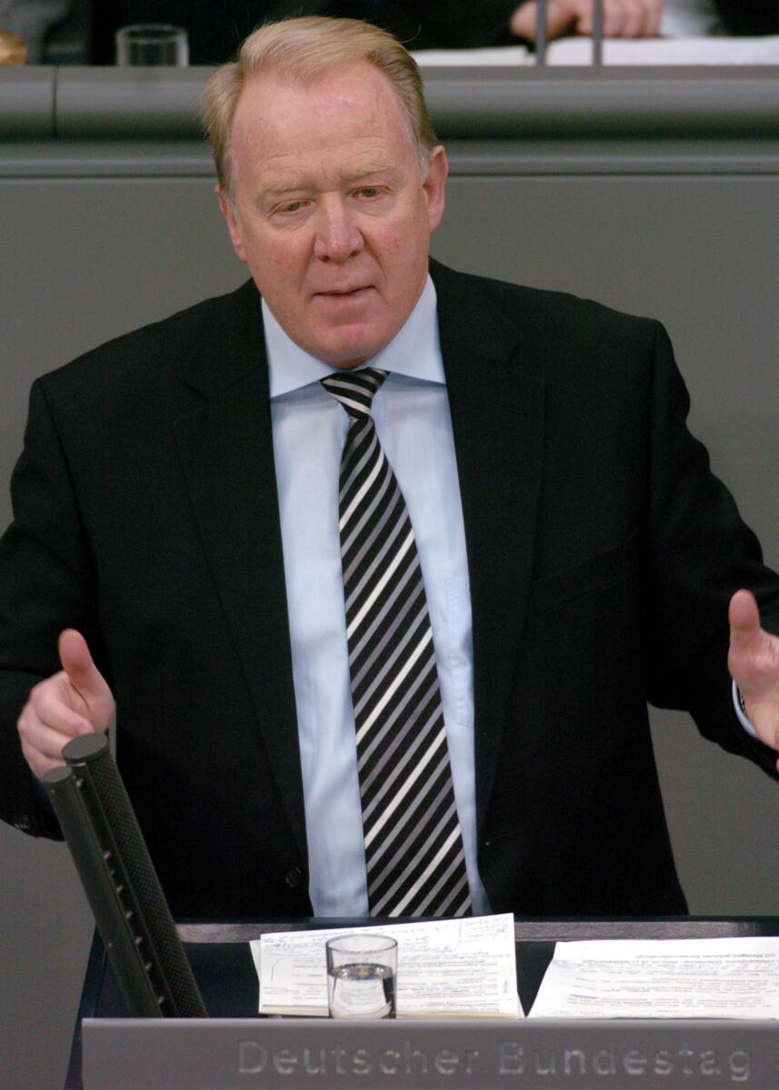 Hans Michelbach, CDU/CSU, Bundestagsabgeordneter, Abgeordneter, Mitglied des Deutschen Bundestages, MdB, Rede, Deutscher Bundestag, 136. Sitzung, TOP 4, Thema: Managervergütung, Redner 6.; Rednerpult. Michelbach, Hans Hans Michelbach, CDU/CSU, Bundestagsabgeordneter, Abgeordneter, Mitglied des Deutschen Bundestages, MdB, Rede, Deutscher Bundestag, 136. Sitzung, TOP 4, Thema: Managervergütung, Redner 6.; Rednerpult.