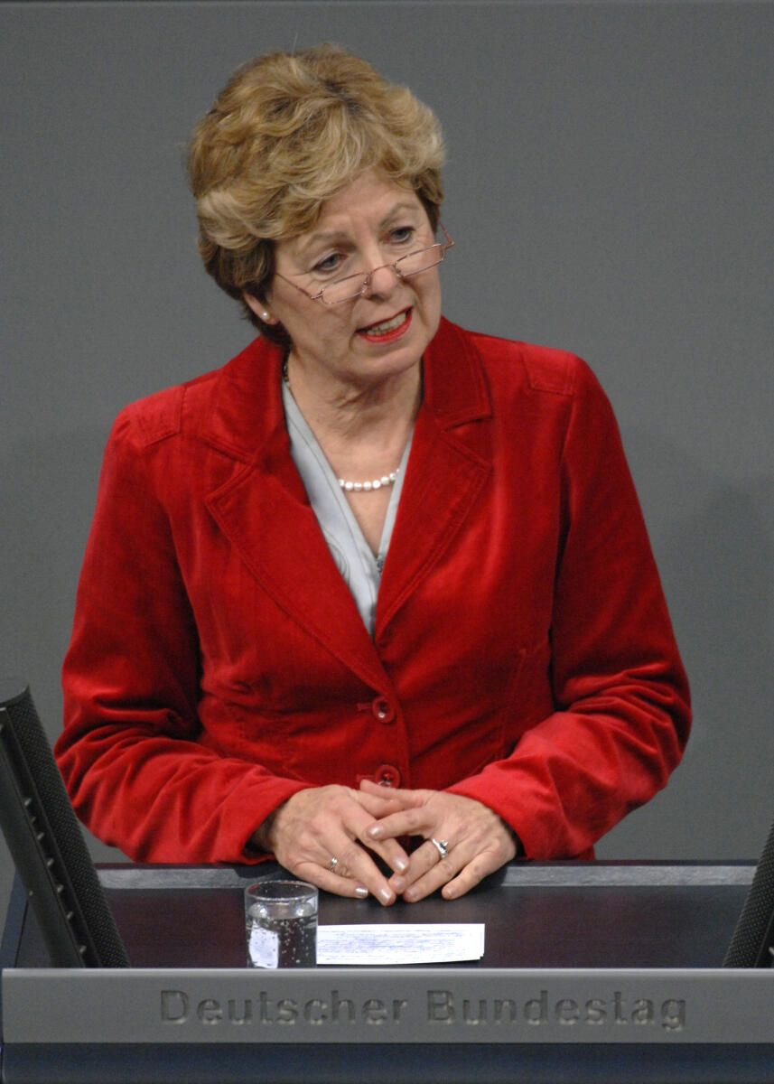 Dr. Angelica Schwall-Düren, SPD, Bundestagsabgeordnete, Abgeordnete, Mitglied des Deutschen Bundestages, MdB, Rede, Deutscher Bundestag, 132. Sitzung, TOP 1, Thema: Europäischer Rat und EU-Reformvertrag, Redner 3.; Rednerpult. Schwall-Düren, Angelica Dr. Angelica Schwall-Düren, SPD, Bundestagsabgeordnete, Abgeordnete, Mitglied des Deutschen Bundestages, MdB, Rede, Deutscher Bundestag, 132. Sitzung, TOP 1, Thema: Europäischer Rat und EU-Reformvertrag, Redner 3.; Rednerpult.
