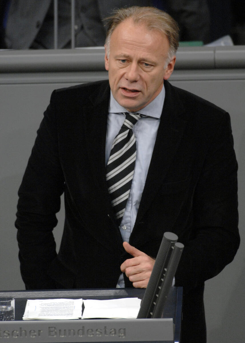 Jürgen Trittin, Bündnis 90/Die Grünen, Bundestagsabgeordneter, Abgeordneter, Mitglied des Deutschen Bundestages, MdB, Rede, Deutscher Bundestag, 132. Sitzung, TOP 1, Thema: Europäischer Rat und EU-Reformvertrag, Redner 6.; Rednerpult. Trittin, Jürgen Jürgen Trittin, Bündnis 90/Die Grünen, Bundestagsabgeordneter, Abgeordneter, Mitglied des Deutschen Bundestages, MdB, Rede, Deutscher Bundestag, 132. Sitzung, TOP 1, Thema: Europäischer Rat und EU-Reformvertrag, Redner 6.; Rednerpult.