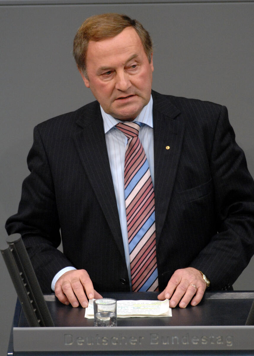 Dr. Edmund Peter Geisen, FDP, Bundestagsabgeordneter, Abgeordneter, Mitglied des Deutschen Bundestages, MdB, Rede, Deutscher Bundestag, 133. Sitzung, TOP 4, Thema: Agrarpolitik, Redner 7.; Rednerpult. Geisen, Edmund Peter Dr. Edmund Peter Geisen, FDP, Bundestagsabgeordneter, Abgeordneter, Mitglied des Deutschen Bundestages, MdB, Rede, Deutscher Bundestag, 133. Sitzung, TOP 4, Thema: Agrarpolitik, Redner 7.; Rednerpult.