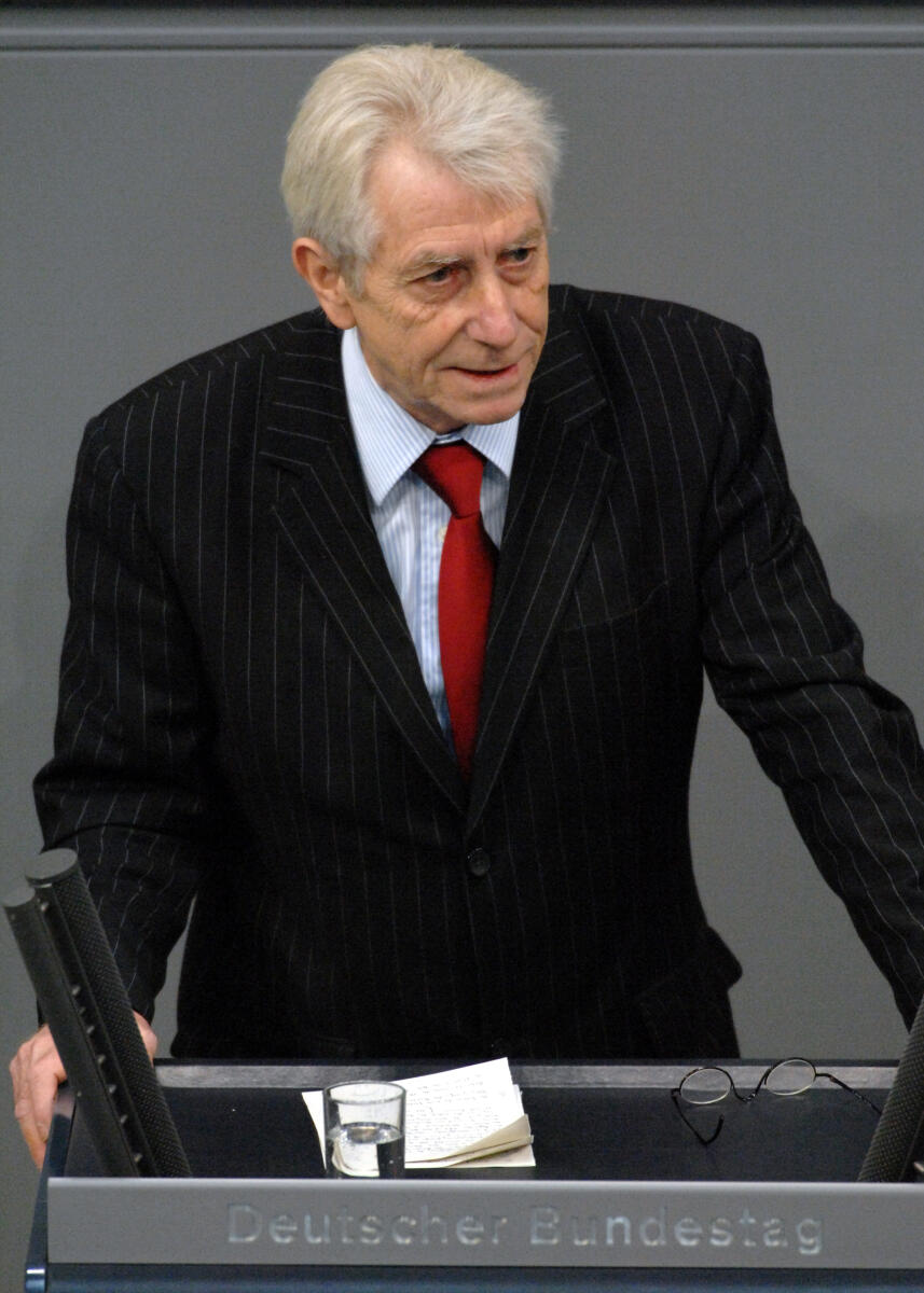 Wolfgang Gehrcke, DIE LINKE., Bundestagsabgeordneter, Abgeordneter, Mitglied des Deutschen Bundestages, MdB, Rede, Deutscher Bundestag, 126. Sitzung, TOP 6, Thema: OEF-Mandat, Redner 4.; Rednerpult. Gehrcke, Wolfgang Wolfgang Gehrcke, DIE LINKE., Bundestagsabgeordneter, Abgeordneter, Mitglied des Deutschen Bundestages, MdB, Rede, Deutscher Bundestag, 126. Sitzung, TOP 6, Thema: OEF-Mandat, Redner 4.; Rednerpult.