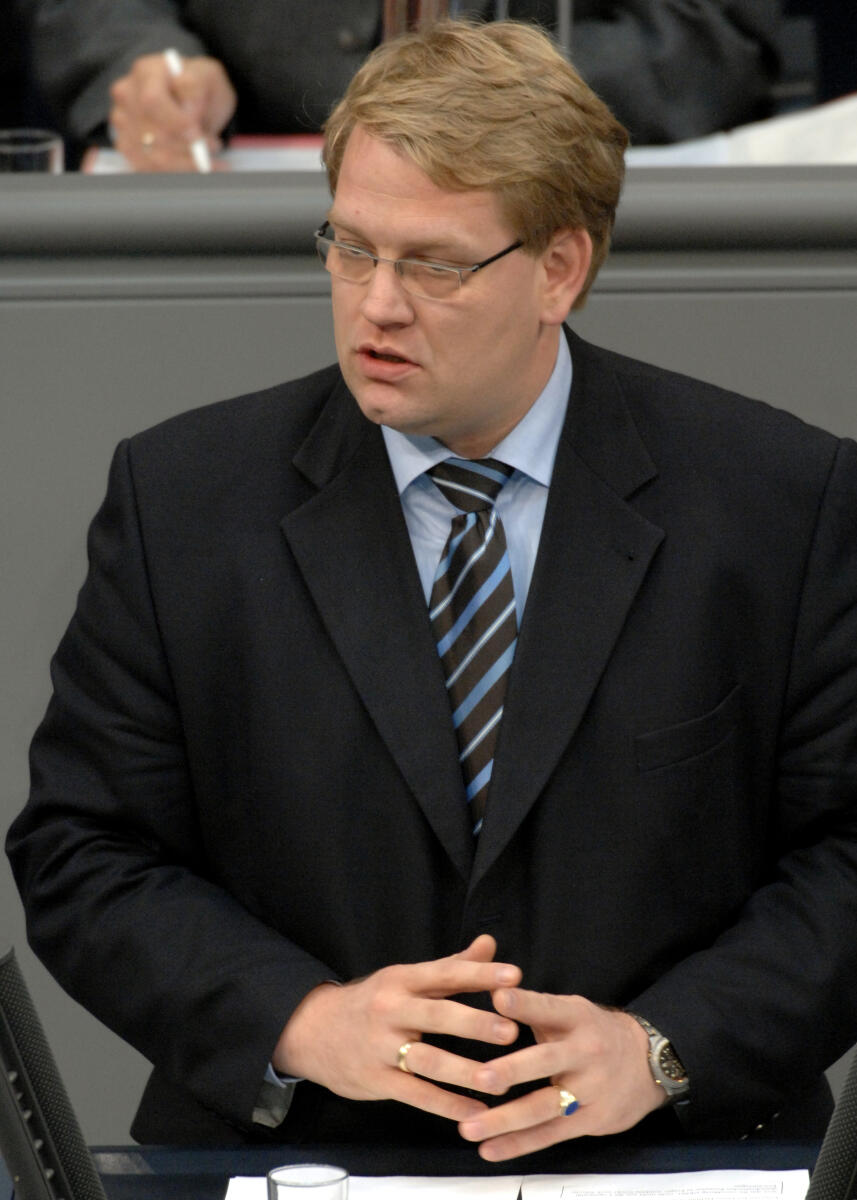 Wolff, Hartfrid Hartfrid Wolff, FDP, Bundestagsabgeordneter, Abgeordneter, Mitglied des Deutschen Bundestages, MdB, Rede, Deutscher Bundestag, 123. Sitzung, TOP 4,  Thema: Nationaler Integrationsplan, Redner 7.; Rednerpult.