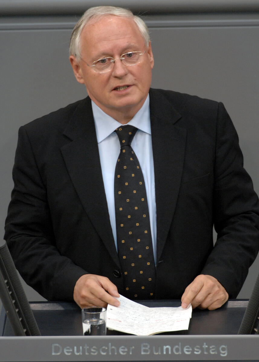 Oskar Lafontaine, DIE LINKE., Bundestagsabgeordneter, Abgeordneter, Mitglied des Deutschen Bundestages, MdB, Rede, Deutscher Bundestag, 123. Sitzung, TOP 3, Thema: Fortsetzung Einsatz an Operation Enduring Freedom, Redner 4.; Rednerpult. Lafontaine, Oskar Oskar Lafontaine, DIE LINKE., Bundestagsabgeordneter, Abgeordneter, Mitglied des Deutschen Bundestages, MdB, Rede, Deutscher Bundestag, 123. Sitzung, TOP 3, Thema: Fortsetzung Einsatz an Operation Enduring Freedom, Redner 4.; Rednerpult.