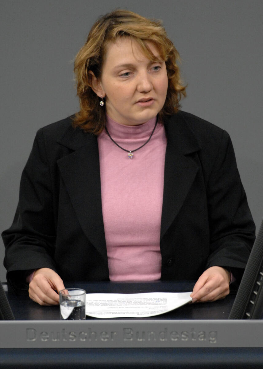 Katja Mast, SPD, Bundestagsabgeordnete, Abgeordnete, Mitglied des Deutschen Bundestages, MdB, Rede, Deutscher Bundestag, 121. Sitzung, TOP 19, Thema: Beschäftigungspolitik, Redner 7.; Rednerpult. Mast, Katja Katja Mast, SPD, Bundestagsabgeordnete, Abgeordnete, Mitglied des Deutschen Bundestages, MdB, Rede, Deutscher Bundestag, 121. Sitzung, TOP 19, Thema: Beschäftigungspolitik, Redner 7.; Rednerpult.