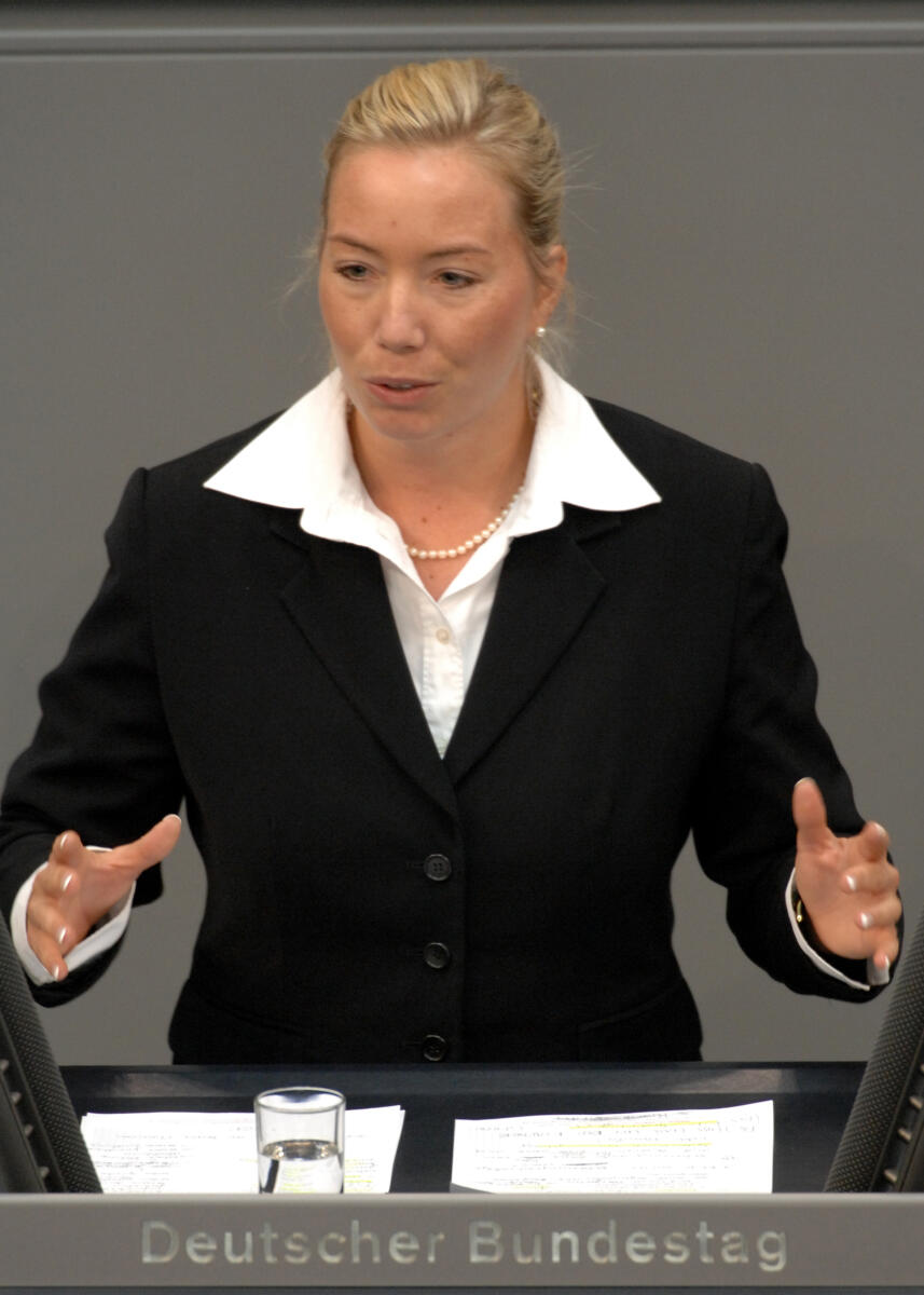 Miriam Gruß, FDP, Bundestagsabgeordnete, Abgeordnete, Mitglied des Deutschen Bundestages, MdB, Rede, Deutscher Bundestag, 118. Sitzung, TOP 4, Thema: Ausbau der Kindertagesbetreuung, Redner 11.; Rednerpult. Gruß, Miriam Miriam Gruß, FDP, Bundestagsabgeordnete, Abgeordnete, Mitglied des Deutschen Bundestages, MdB, Rede, Deutscher Bundestag, 118. Sitzung, TOP 4, Thema: Ausbau der Kindertagesbetreuung, Redner 11.; Rednerpult.