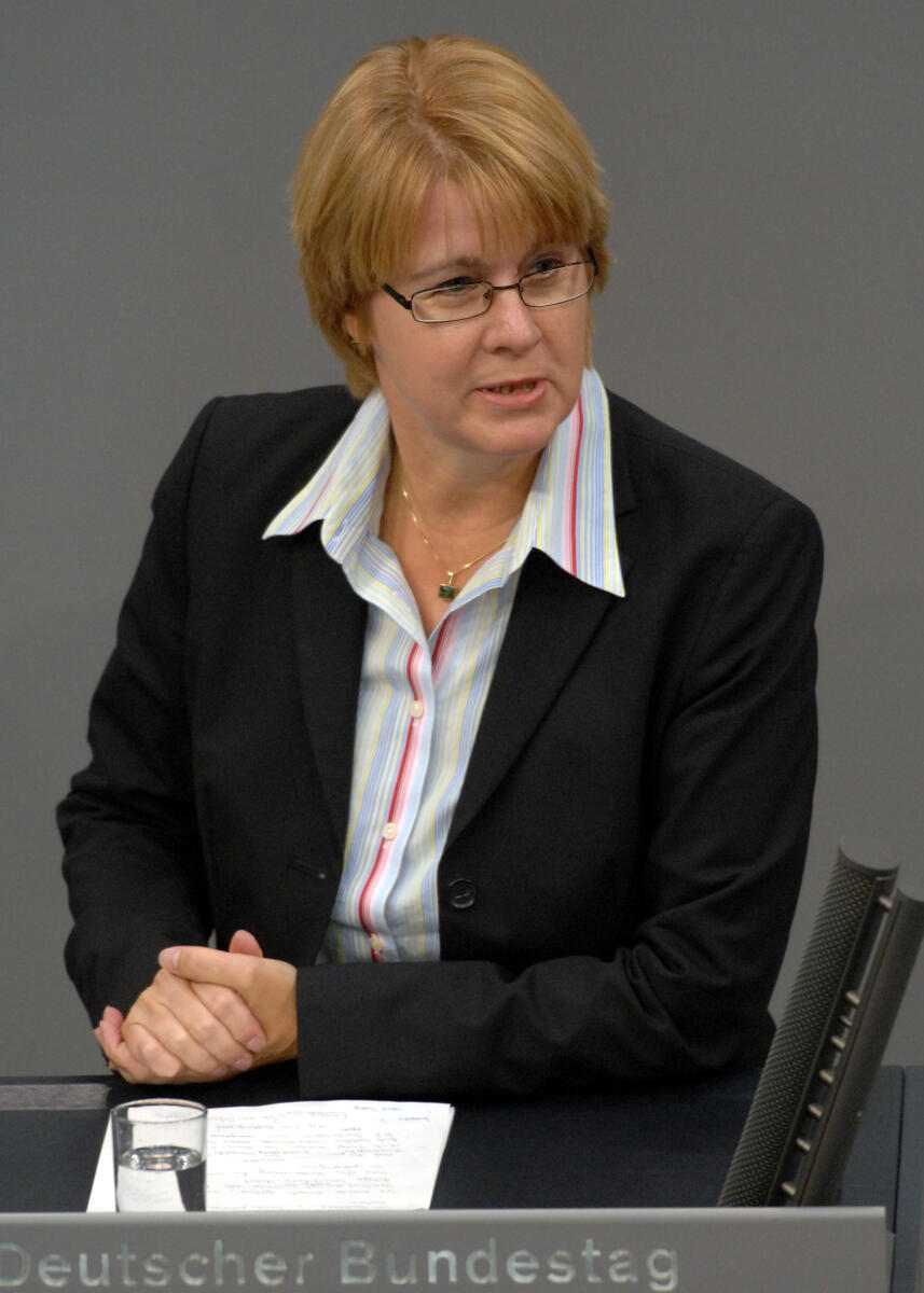 Krista Sager, Bündnis 90/Die Grünen, Bundestagsabgeordnete, Abgeordnete, Mitglied des Deutschen Bundestages, MdB, Rede, Deutscher Bundestag, 118. Sitzung, TOP 4, Thema: Ausbau der Kindertagesbetreuung, Redner 5.; Rednerpult. Sager, Krista Krista Sager, Bündnis 90/Die Grünen, Bundestagsabgeordnete, Abgeordnete, Mitglied des Deutschen Bundestages, MdB, Rede, Deutscher Bundestag, 118. Sitzung, TOP 4, Thema: Ausbau der Kindertagesbetreuung, Redner 5.; Rednerpult.