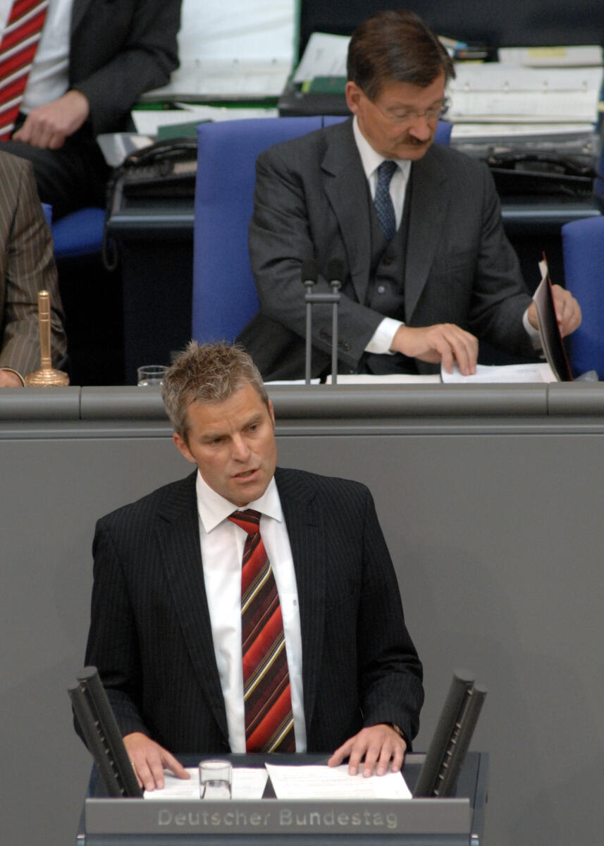 Dirk Becker, SPD, Bundestagsabgeordneter, Abgeordneter, Mitglied des Deutschen Bundestages, MdB, Rede, Deutscher Bundestag, 118. Sitzung, TOP 5, Thema: Erneuerbare Energien, Wärmegesetz. Vorsitz: Bundestagsvizepräsident Dr. Hermann Otto Solms, FDP.; Rednerpult. Becker, Dirk; Solms, Hermann Otto Dirk Becker, SPD, Bundestagsabgeordneter, Abgeordneter, Mitglied des Deutschen Bundestages, MdB, Rede, Deutscher Bundestag, 118. Sitzung, TOP 5, Thema: Erneuerbare Energien, Wärmegesetz. Vorsitz: Bundestagsvizepräsident Dr. Hermann Otto Solms, FDP.; Rednerpult.
