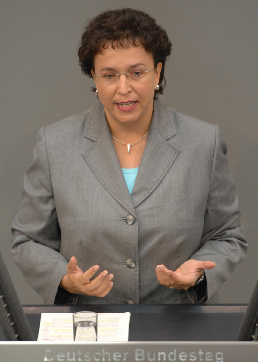 Birgit Homburger, FDP, Bundestagsabgeordnete, Abgeordnete, Mitglied des Deutschen Bundestages, MdB, Rede, Deutscher Bundestag, 115. Sitzung, TOP 3, Thema: Afghanistan-Einsatz, Redner 7.; Rednerpult. Homburger, Birgit Birgit Homburger, FDP, Bundestagsabgeordnete, Abgeordnete, Mitglied des Deutschen Bundestages, MdB, Rede, Deutscher Bundestag, 115. Sitzung, TOP 3, Thema: Afghanistan-Einsatz, Redner 7.; Rednerpult.