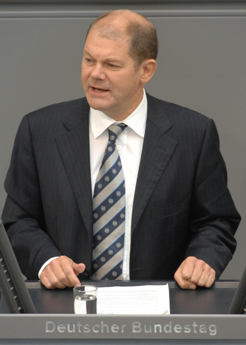 Scholz, Olaf Olaf Scholz, SPD, Bundestagsabgeordneter, Abgeordneter, Mitglied des Deutschen Bundestages, MdB, Rede, Deutscher Bundestag, 111. Sitzung, TOP 2, Epl 04, Einbringung Haushaltsgesetz 2008, Thema: Bundeskanzleramt, Redner 8.; Rednerpult.