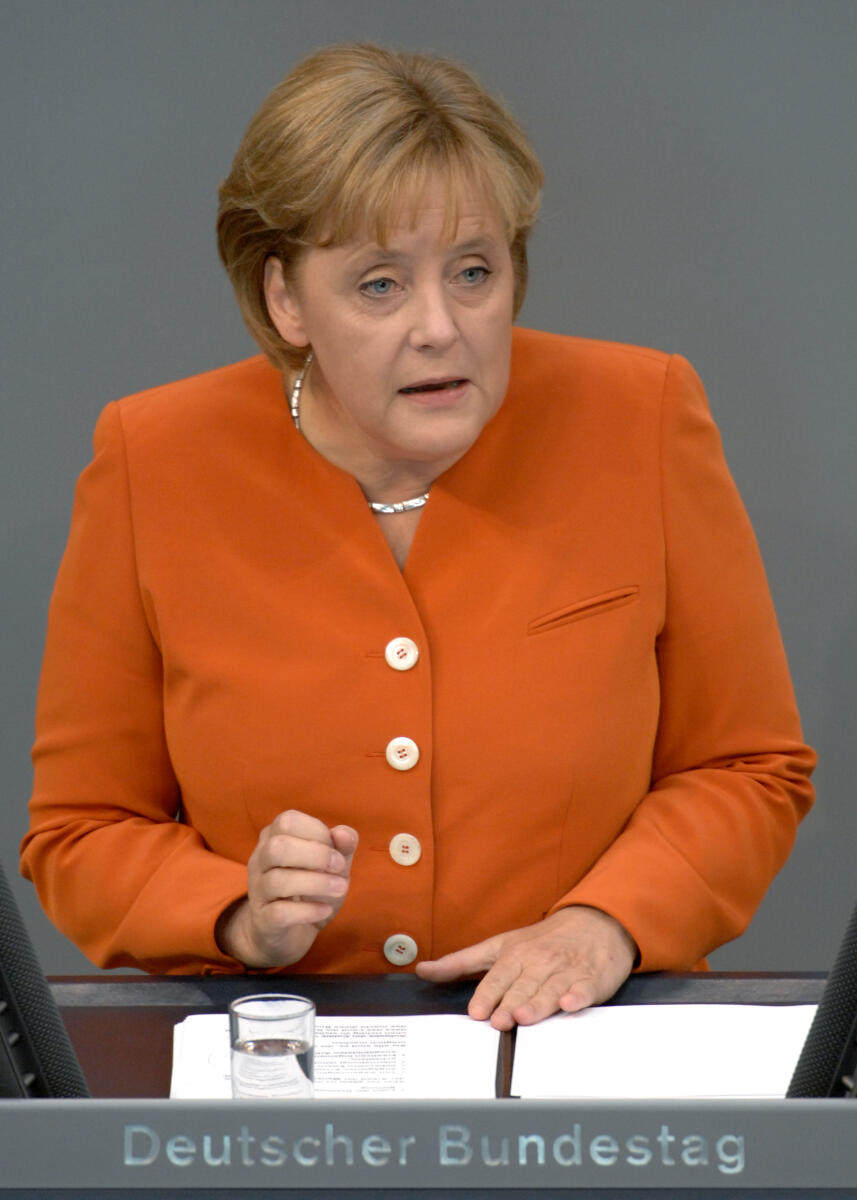 Dr. Angela Merkel, Bundeskanzlerin, CDU/CSU, Bundestagsabgeordnete, Abgeordnete, Mitglied des Deutschen Bundestages, MdB, Rede, Deutscher Bundestag, 111. Sitzung, TOP 2, Epl 04, Einbringung Haushaltsgesetz 2008, Thema: Bundeskanzleramt, Redner 2.; Rednerpult. Merkel, Angela Dr. Angela Merkel, Bundeskanzlerin, CDU/CSU, Bundestagsabgeordnete, Abgeordnete, Mitglied des Deutschen Bundestages, MdB, Rede, Deutscher Bundestag, 111. Sitzung, TOP 2, Epl 04, Einbringung Haushaltsgesetz 2008, Thema: Bundeskanzleramt, Redner 2.; Rednerpult.