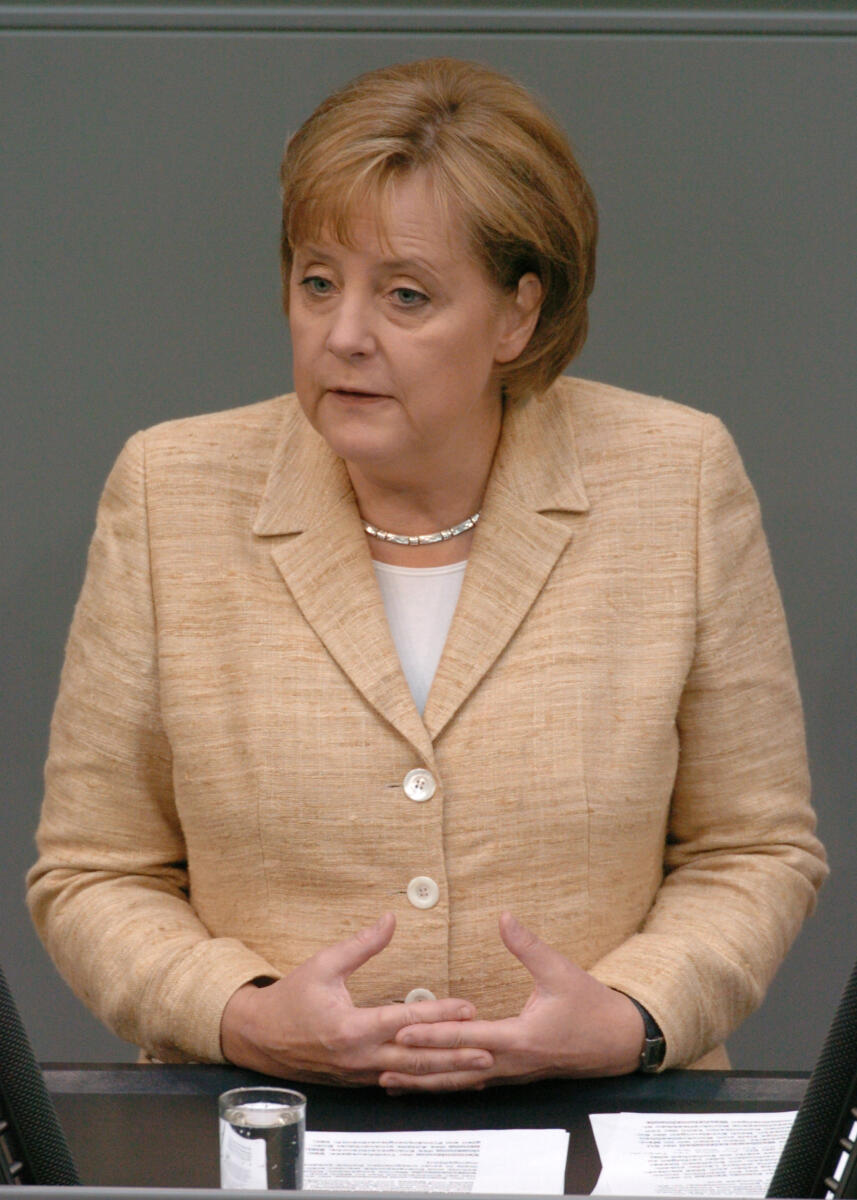 Merkel, Angela Dr. Angela Merkel, Bundeskanzlerin, CDU/CSU, Bundestagsabgeordnete, Abgeordnete, Mitglied des Deutschen Bundestages, MdB, Rede, Deutscher Bundestag, 103. Sitzung, TOP 13, Thema: Europ. Rat im Juni, EU-Politik, Redner 1.; Rednerpult.