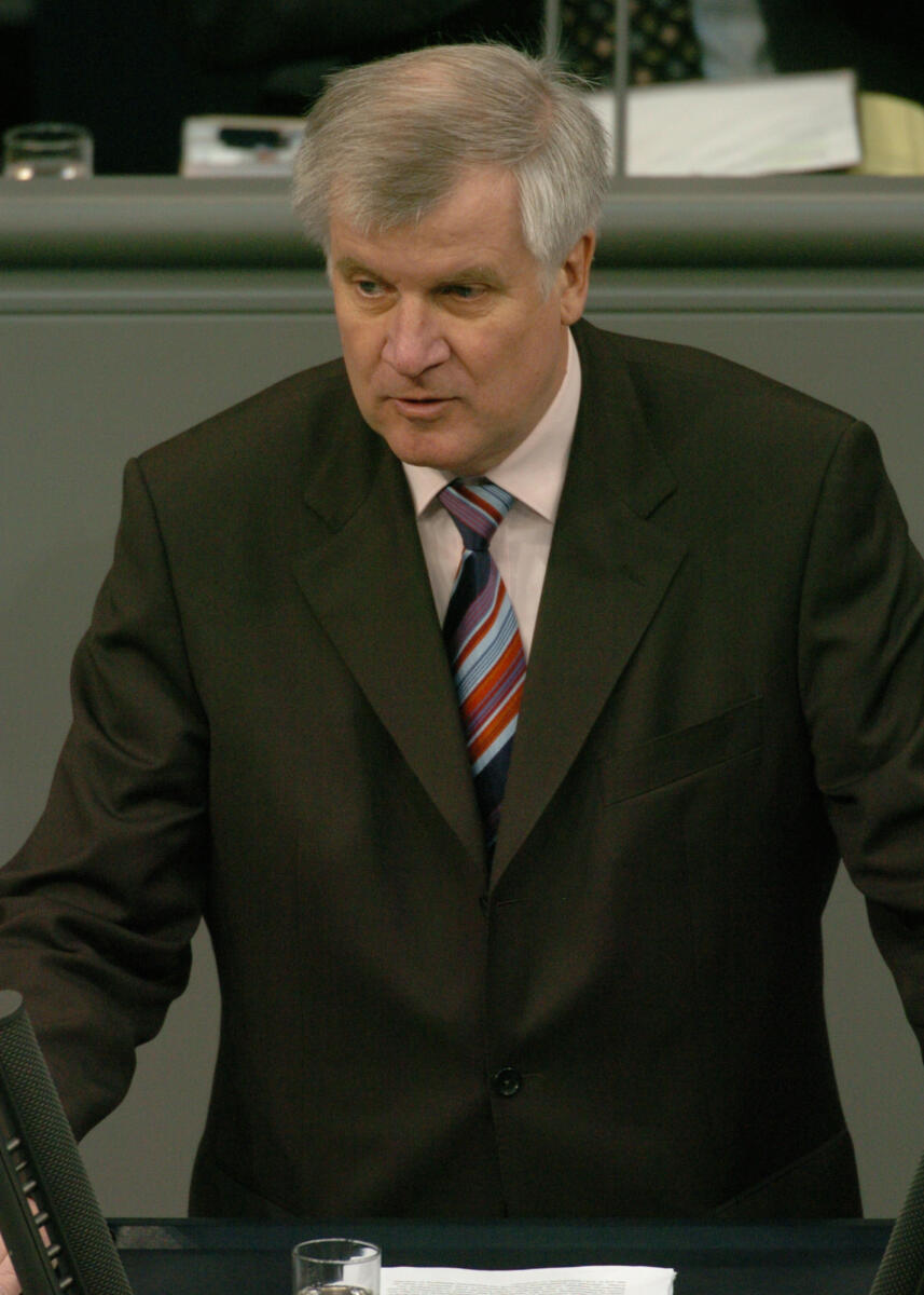 Horst Seehofer, BMin., CDU/CSU, MdB, Rede im Deutschen Bundestag, Plenarsitzung Nr. 97, TOP 3, Thema: Gesunde Ernährung und Bewegung.; Bundestagsabgeordneter, Abgeordneter, Rednerpult, Sitzung, Plenum Seehofer, Horst Lorenz Horst Seehofer, BMin., CDU/CSU, MdB, Rede im Deutschen Bundestag, Plenarsitzung Nr. 97, TOP 3, Thema: Gesunde Ernährung und Bewegung.; Bundestagsabgeordneter, Abgeordneter, Rednerpult, Sitzung, Plenum