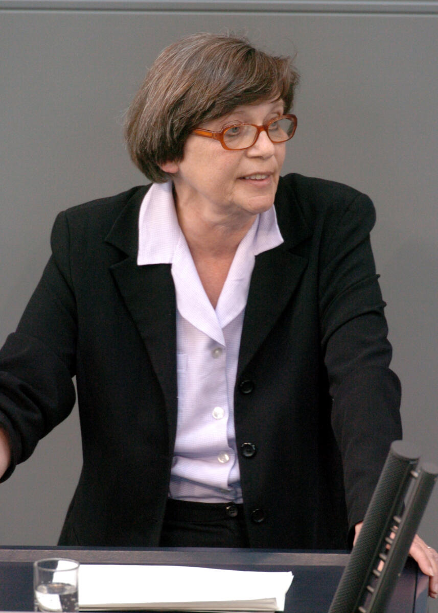 Ulla Lötzer, Die Linke., MdB, Rede im Deutschen Bundestag, Plenarsitzung Nr. 94, TOP 5, Thema: Mindestlöhne.; Bundestagsabgeordneter, Abgeordneter, Rednerpult, Sitzung, Plenum Lötzer, Ulla Ulla Lötzer, Die Linke., MdB, Rede im Deutschen Bundestag, Plenarsitzung Nr. 94, TOP 5, Thema: Mindestlöhne.; Bundestagsabgeordneter, Abgeordneter, Rednerpult, Sitzung, Plenum