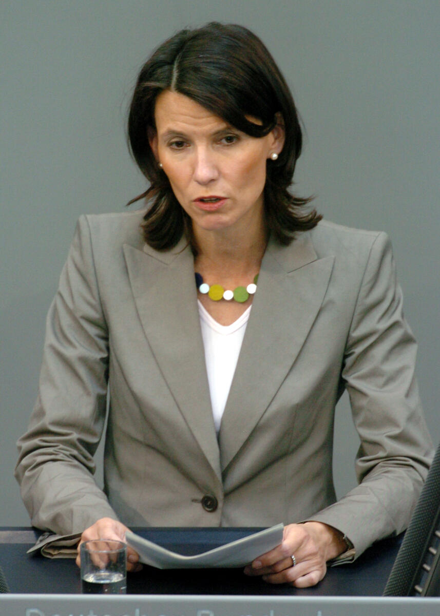 Rita Schwarzelühr-Sutter, SPD, MdB, Rede im Deutschen Bundestag, Plenarsitzung Nr. 94, TOP 4, Thema: Klimapolitik, Klimaschutz.; Bundestagsabgeordnete, Abgeordnete, Rednerpult, Sitzung, Plenum Schwarzelühr-Sutter, Rita Rita Schwarzelühr-Sutter, SPD, MdB, Rede im Deutschen Bundestag, Plenarsitzung Nr. 94, TOP 4, Thema: Klimapolitik, Klimaschutz.; Bundestagsabgeordnete, Abgeordnete, Rednerpult, Sitzung, Plenum